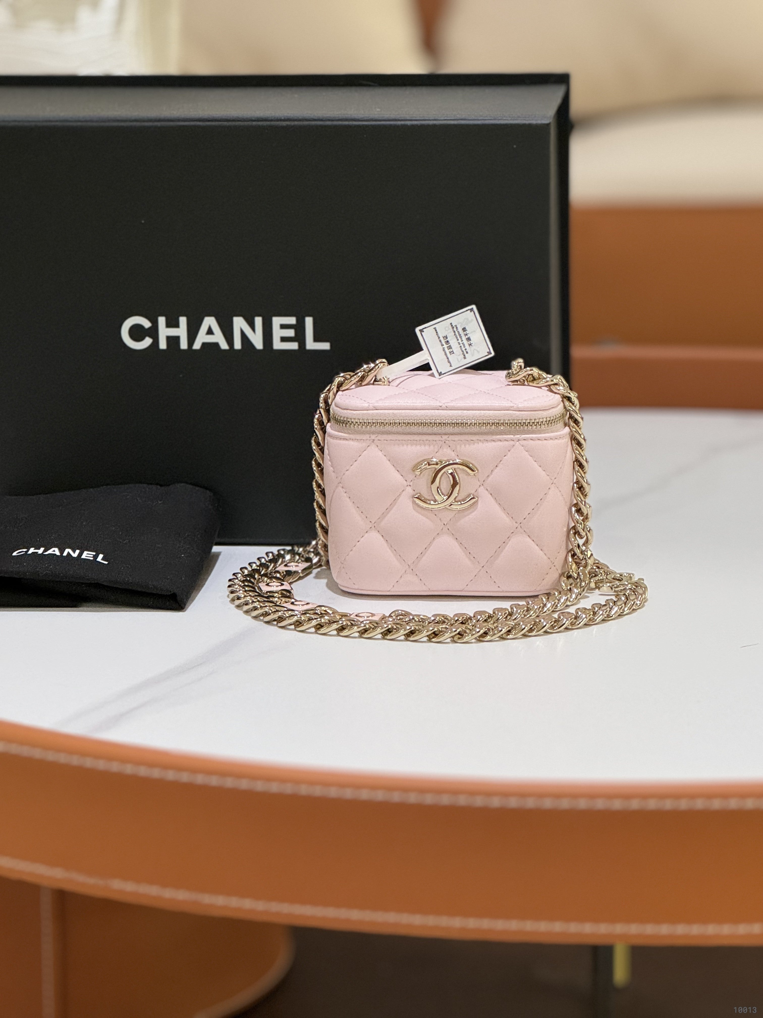 CHANEL BOX BAG PINK LAMBSKIN WITH GOLD CHAIN | COLLINS RAIN