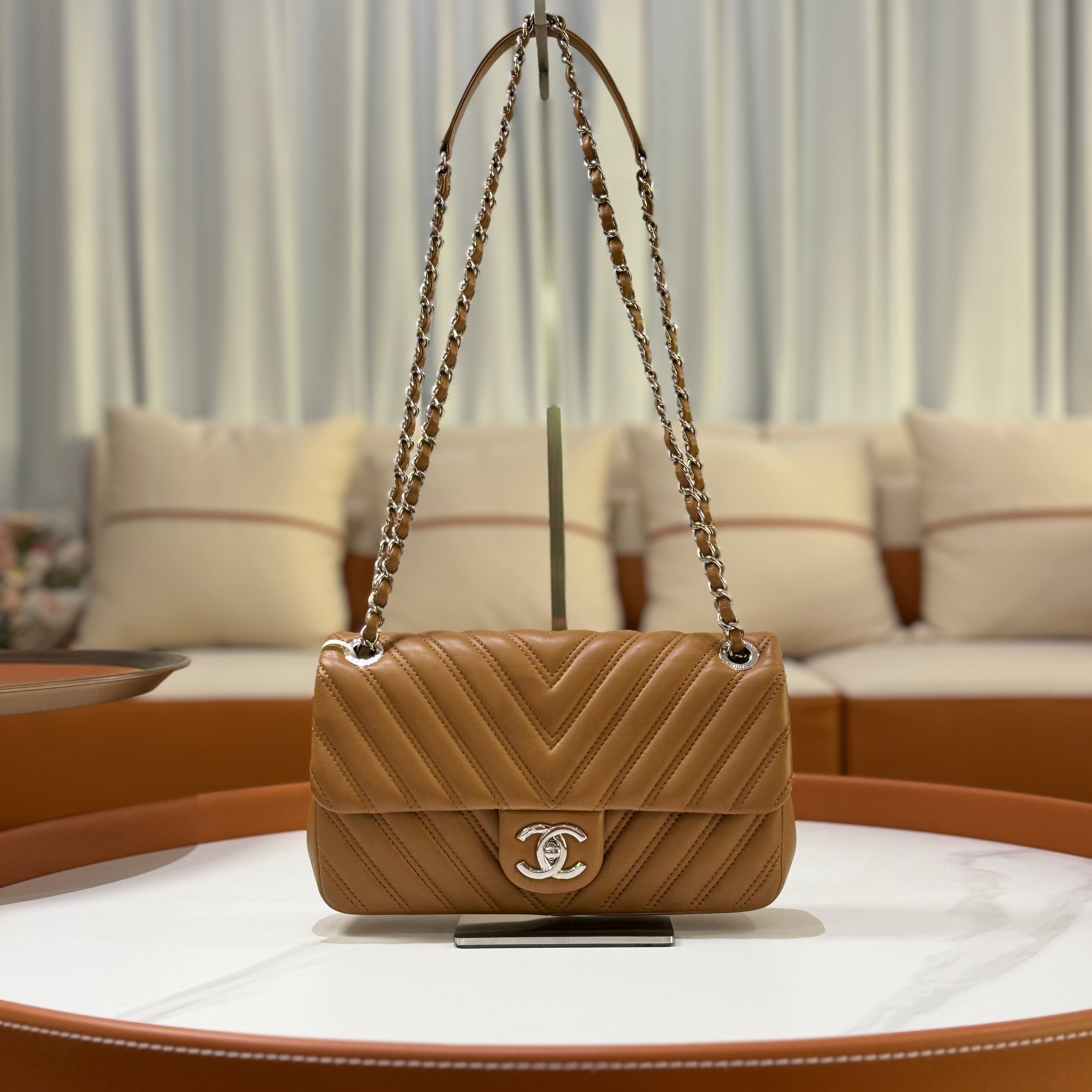 CHANEL CLASSIC FLAP MEDIUM LAMBSKIN CAMEL