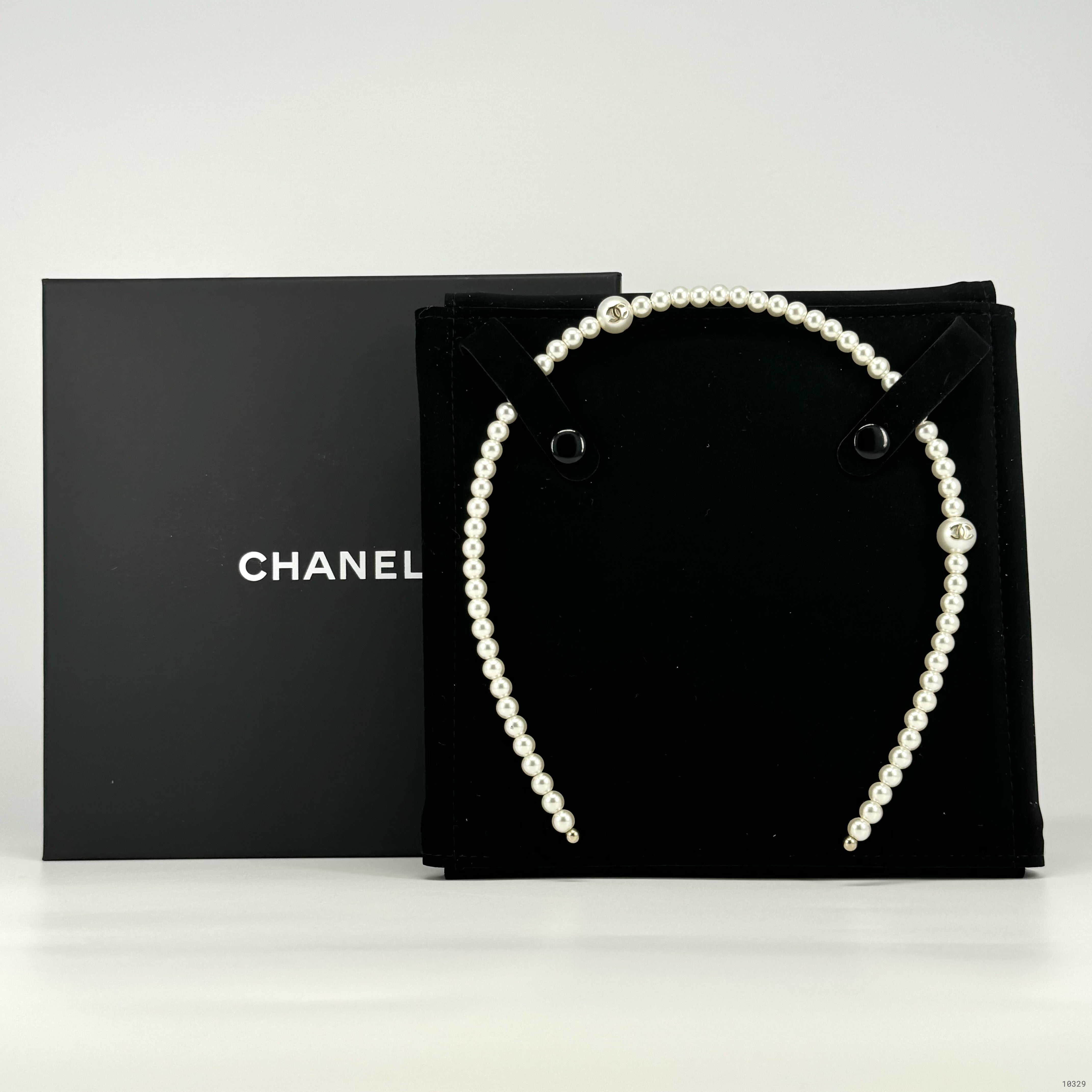 CHANEL WHITE PEARL HEADBAND