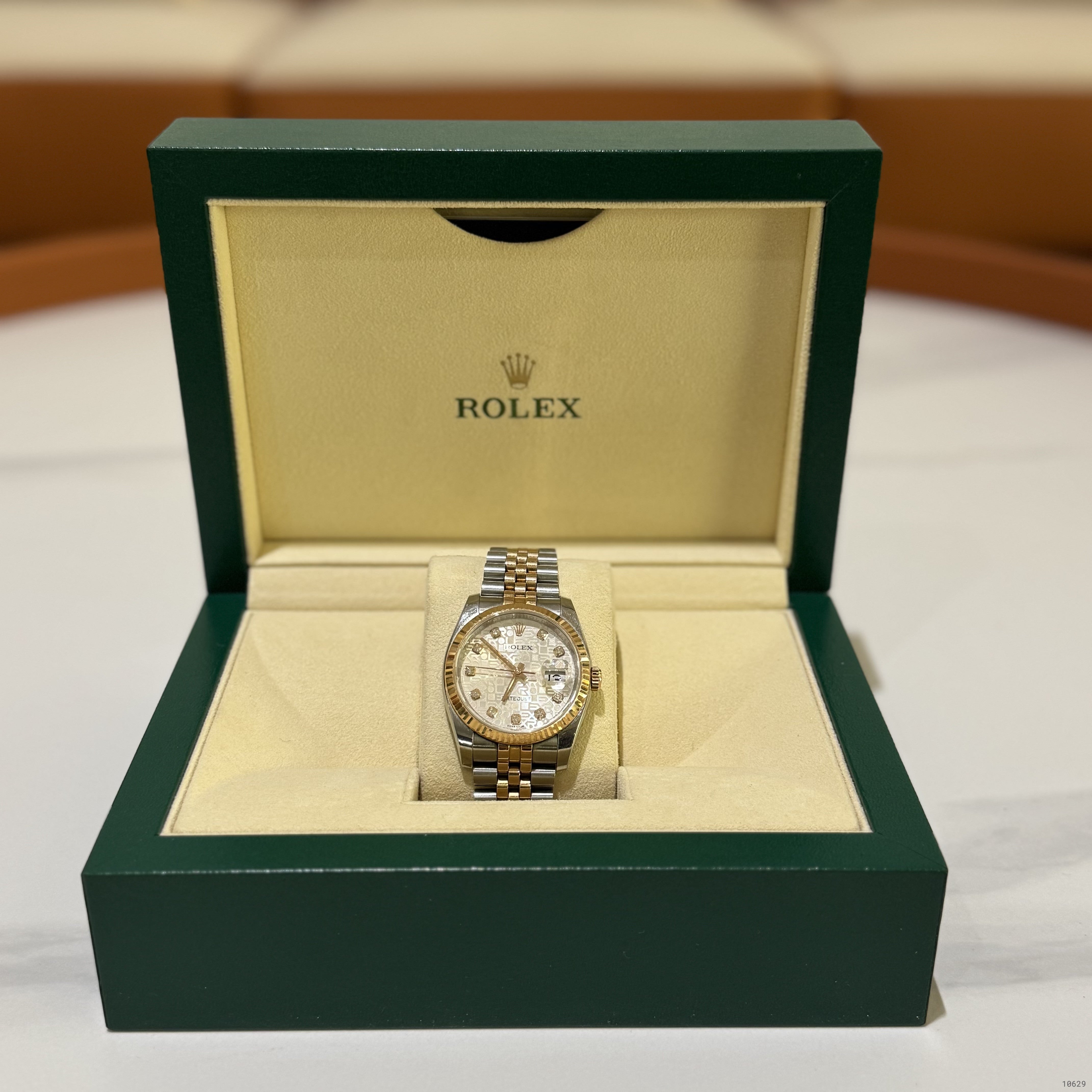 ROLEX DATEJUST 116233 SILVER FLORAL PATTERN DIAL