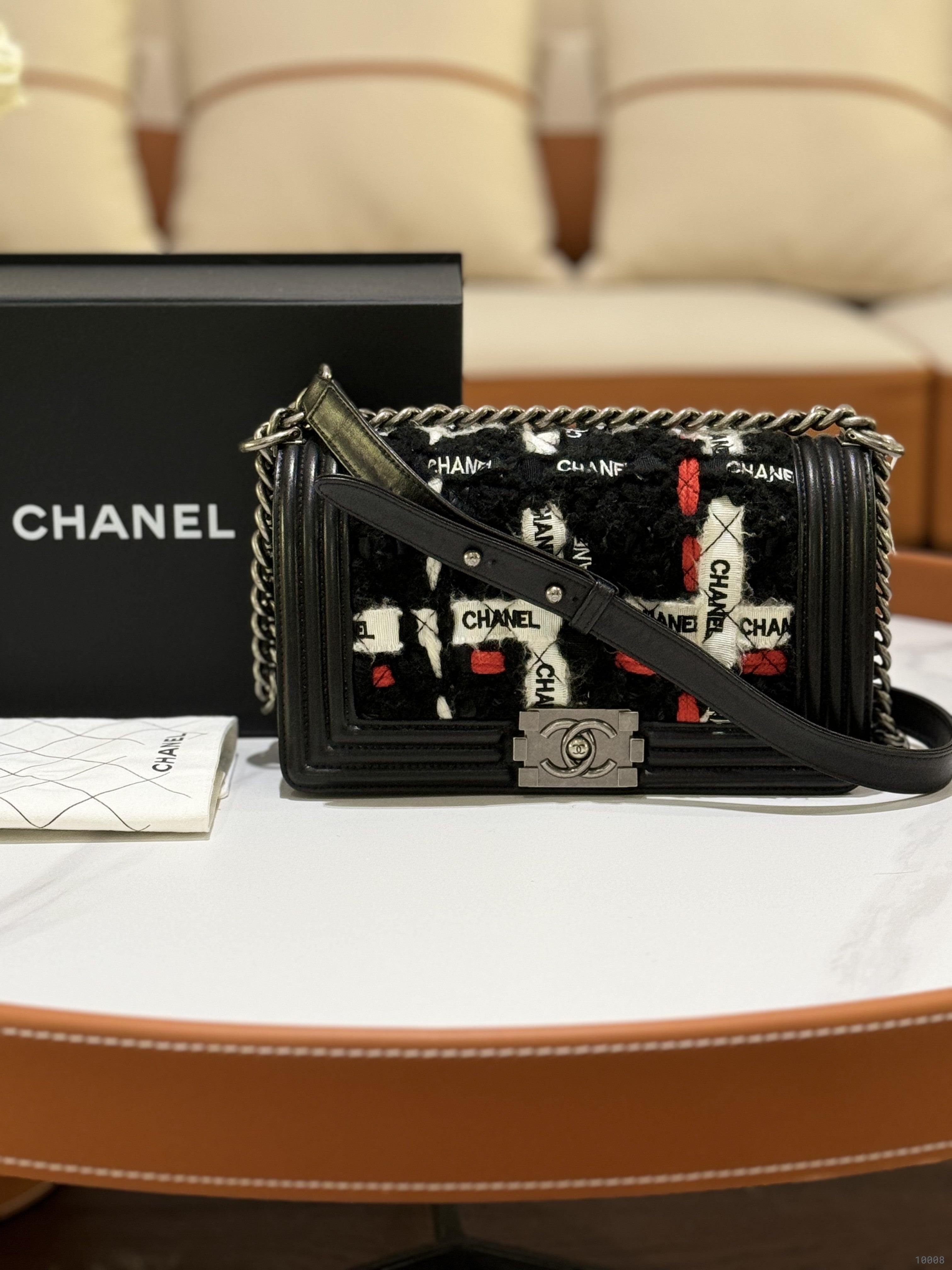 CHANEL LEBOY SEASONAL WITH SILVER CHAIN | COLLINS RAIN