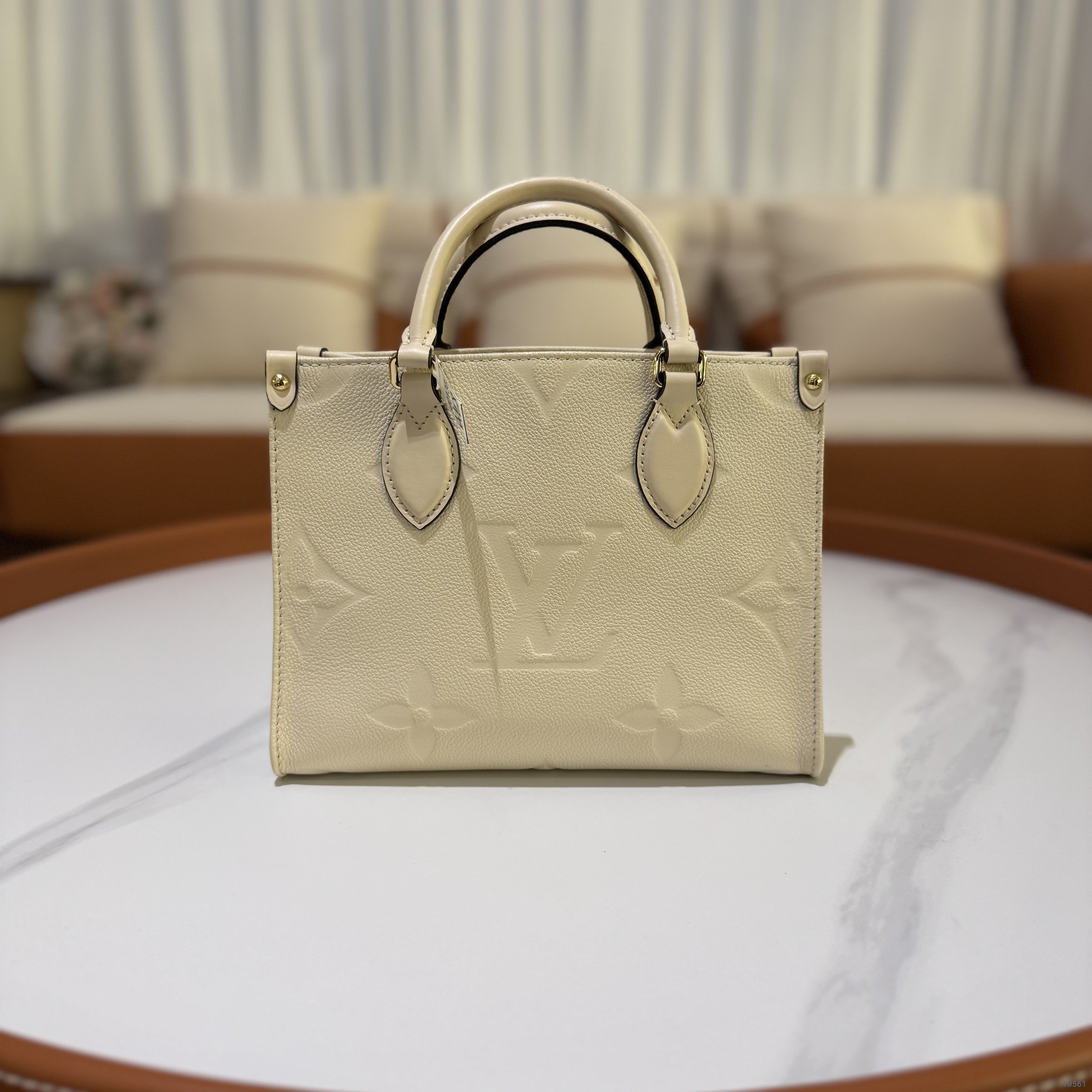 LOUIS VUITTON ON THE GO TOTE CREAM FULL LEATHER