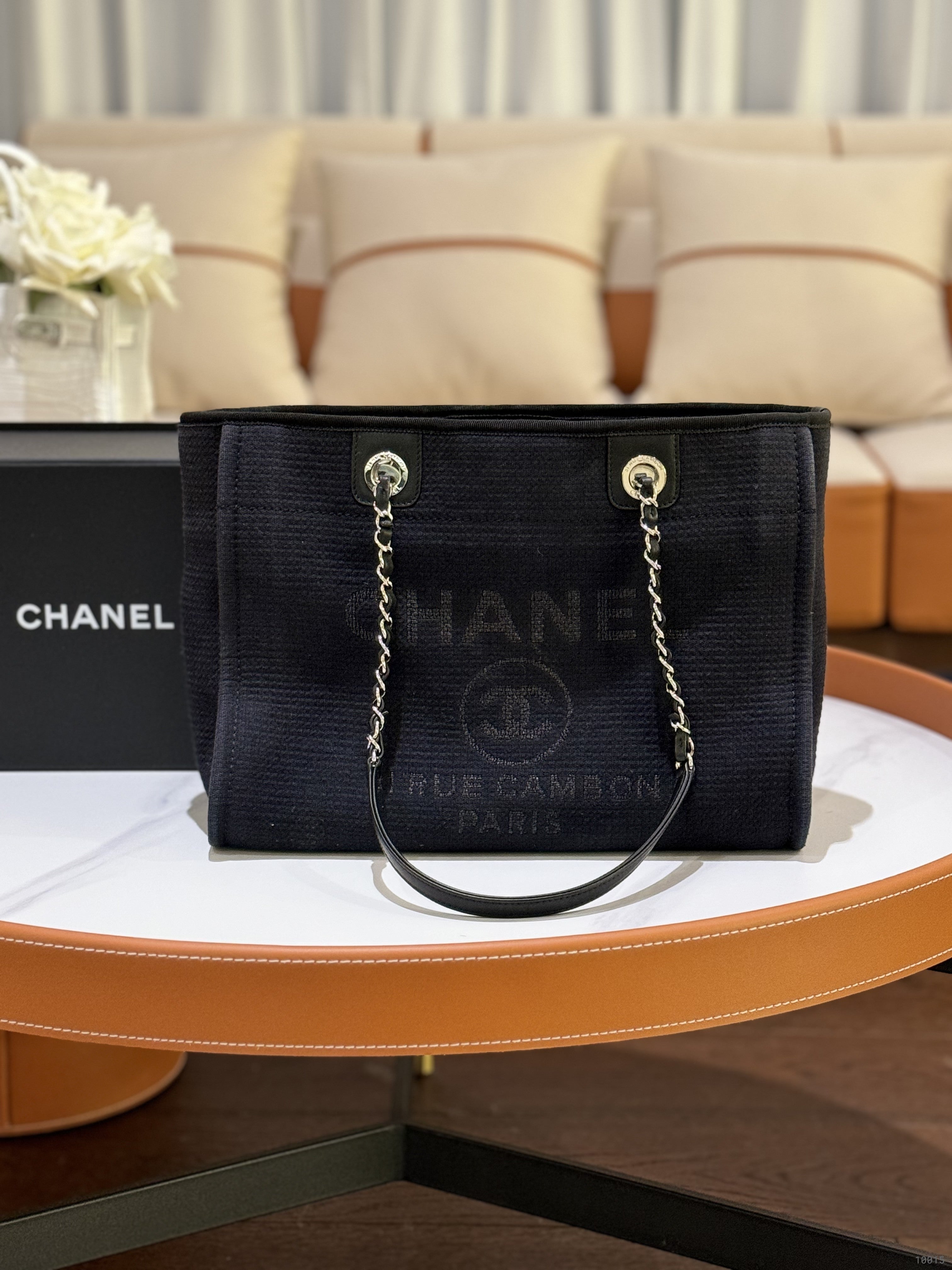 CHANEL BEACH TOTE BAG WITH CHIP BLACK | COLLINS RAIN