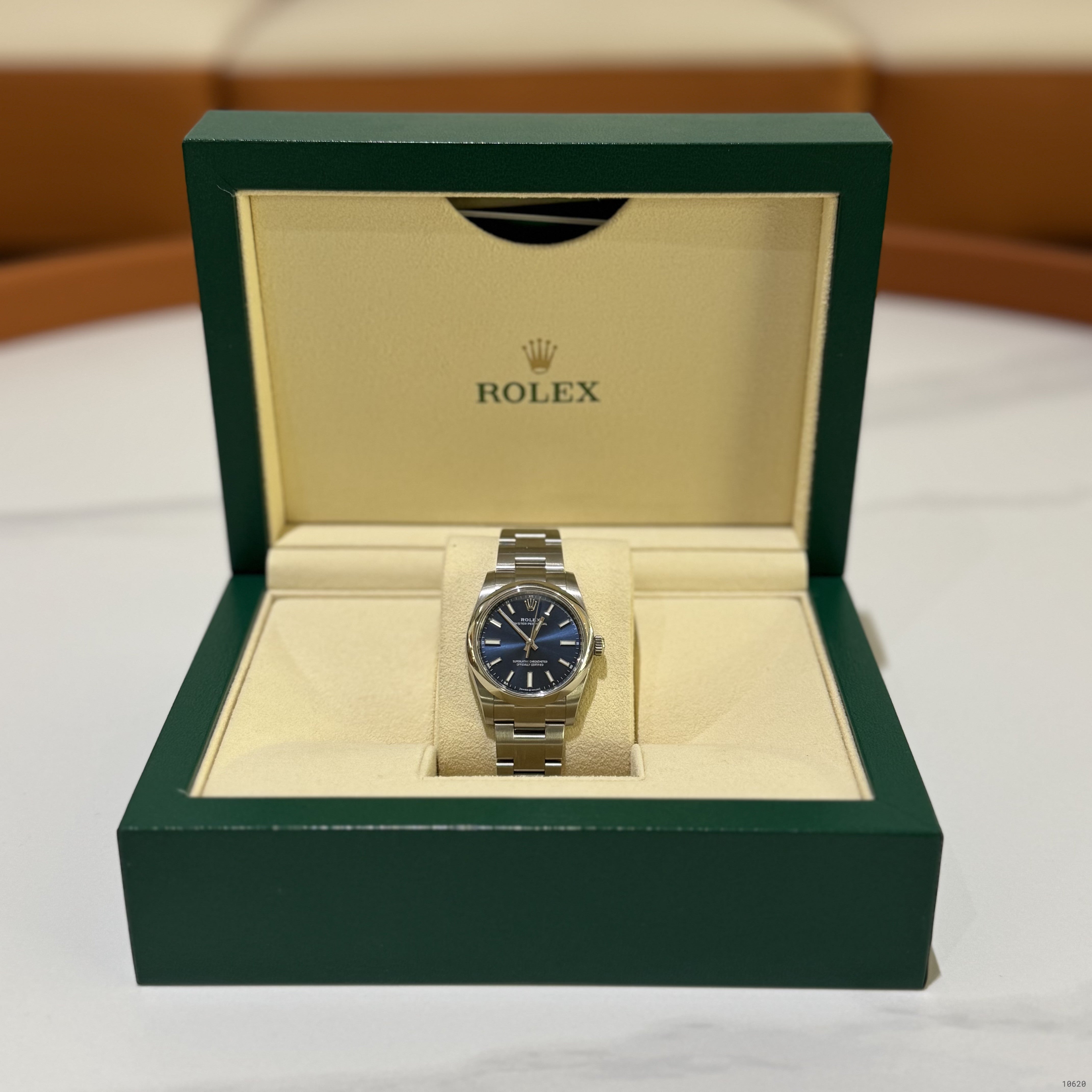 ROLEX OYSTER PERPETUAL 124200 LADY DATEJUST