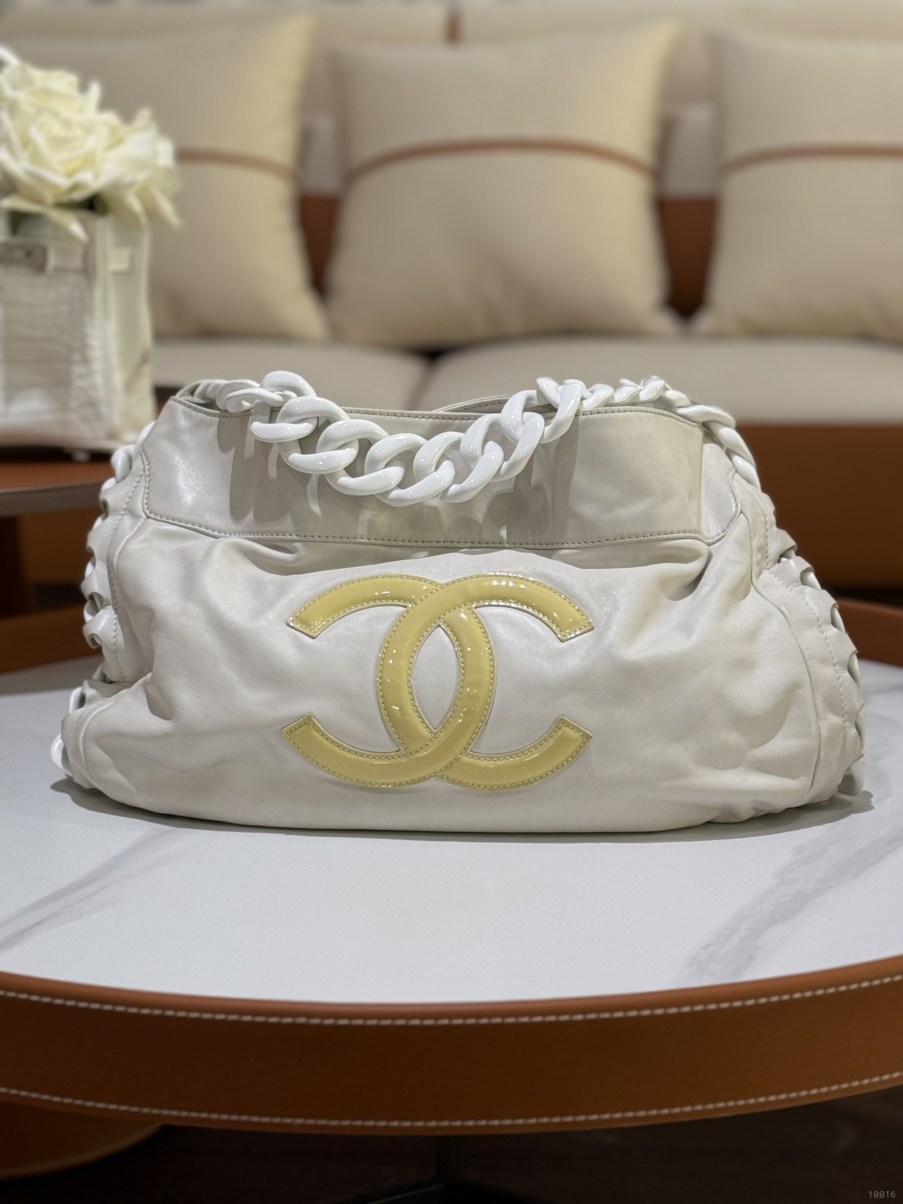 CHANEL SHOULDER BAG | COLLINS RAIN