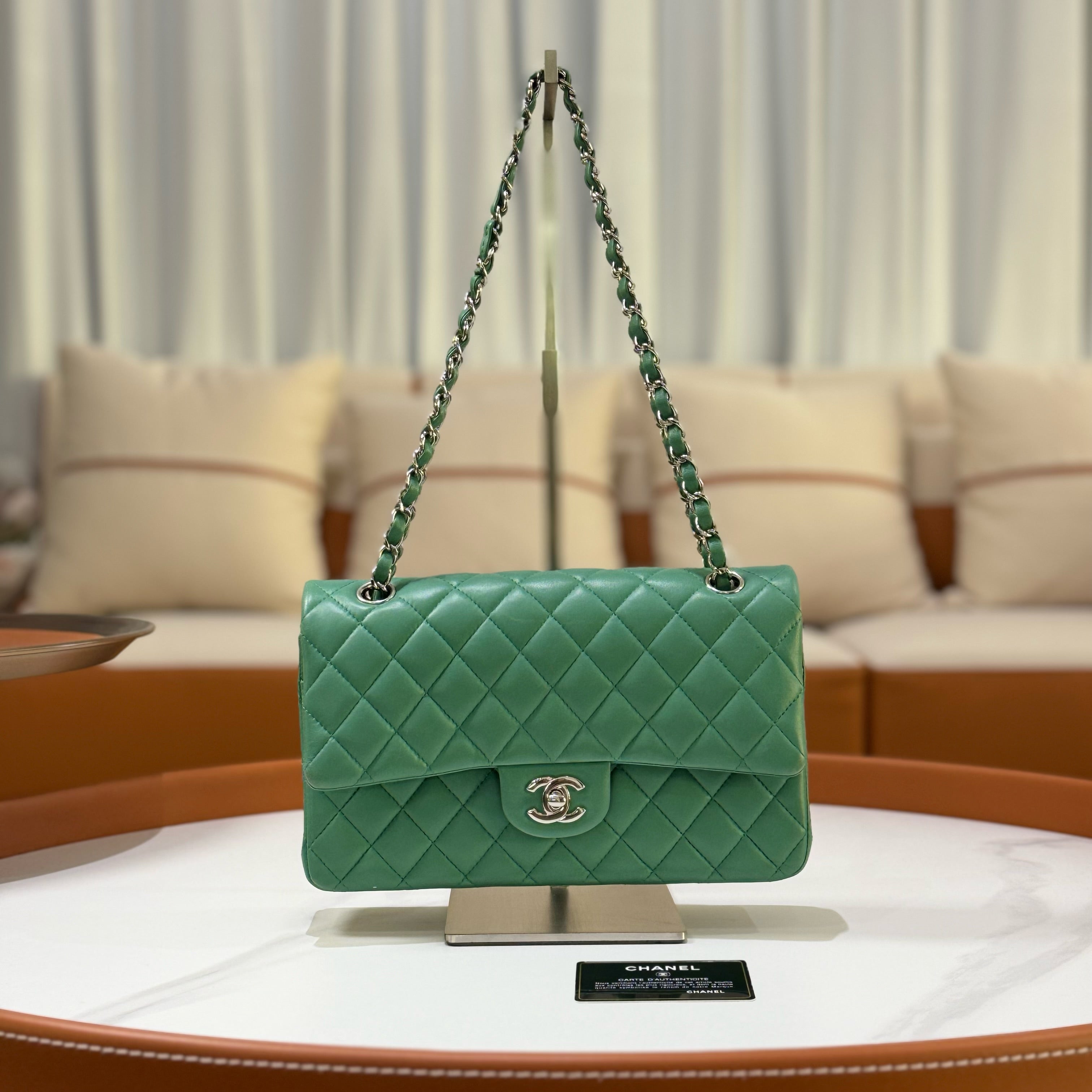 CHANEL CLASSIC FLAP MEDIUM LAMBSKIN GREEN