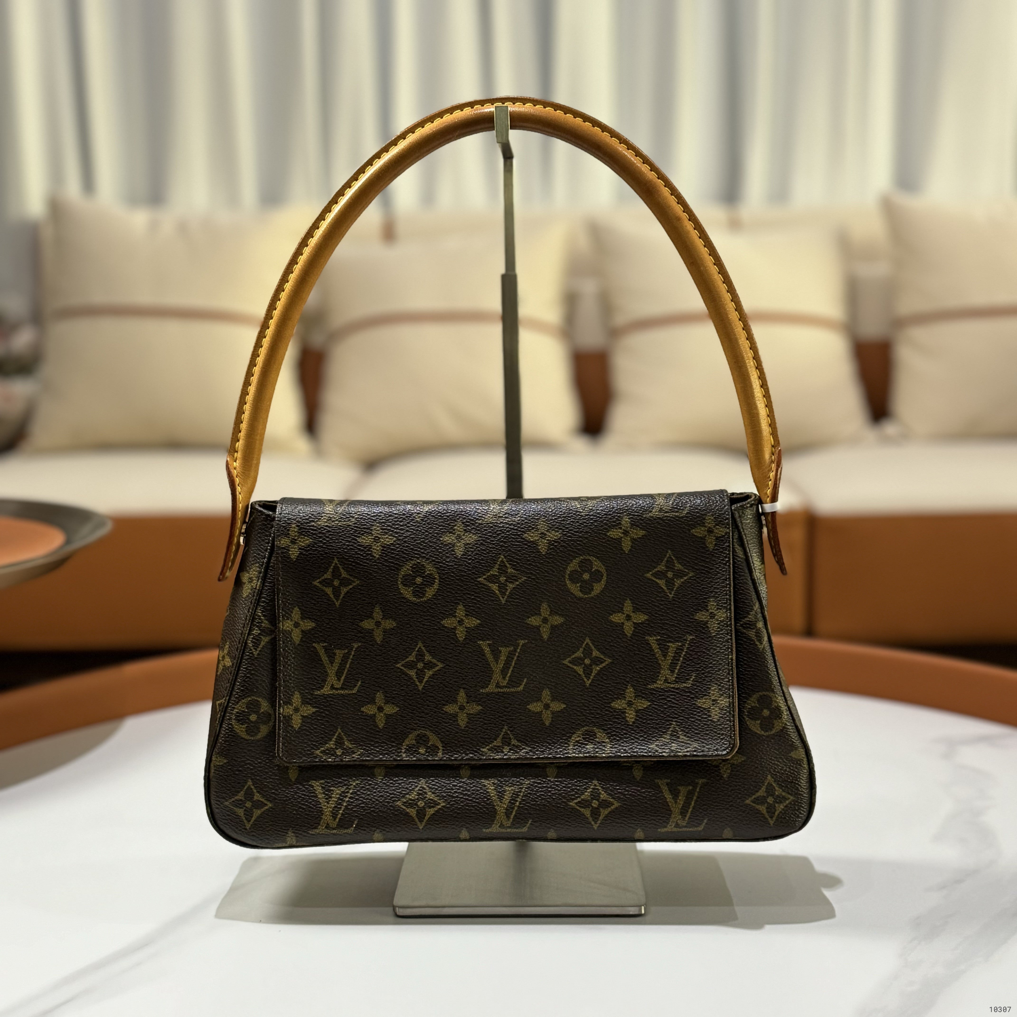 LOUIS VUITTON VINTAGE LOOPING BAG