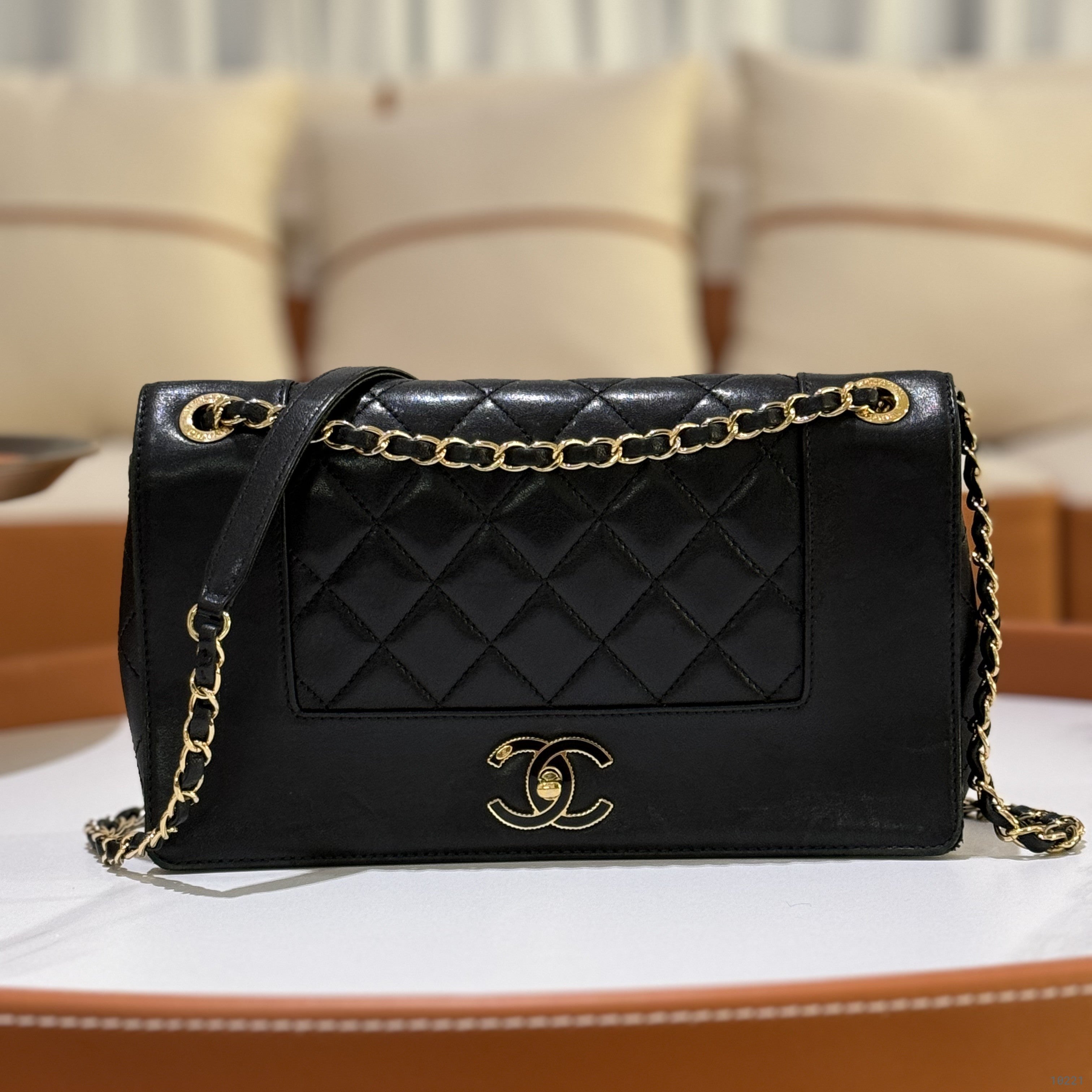 CHANEL VINTAGE FLAP BAG | COLLINS RAIN