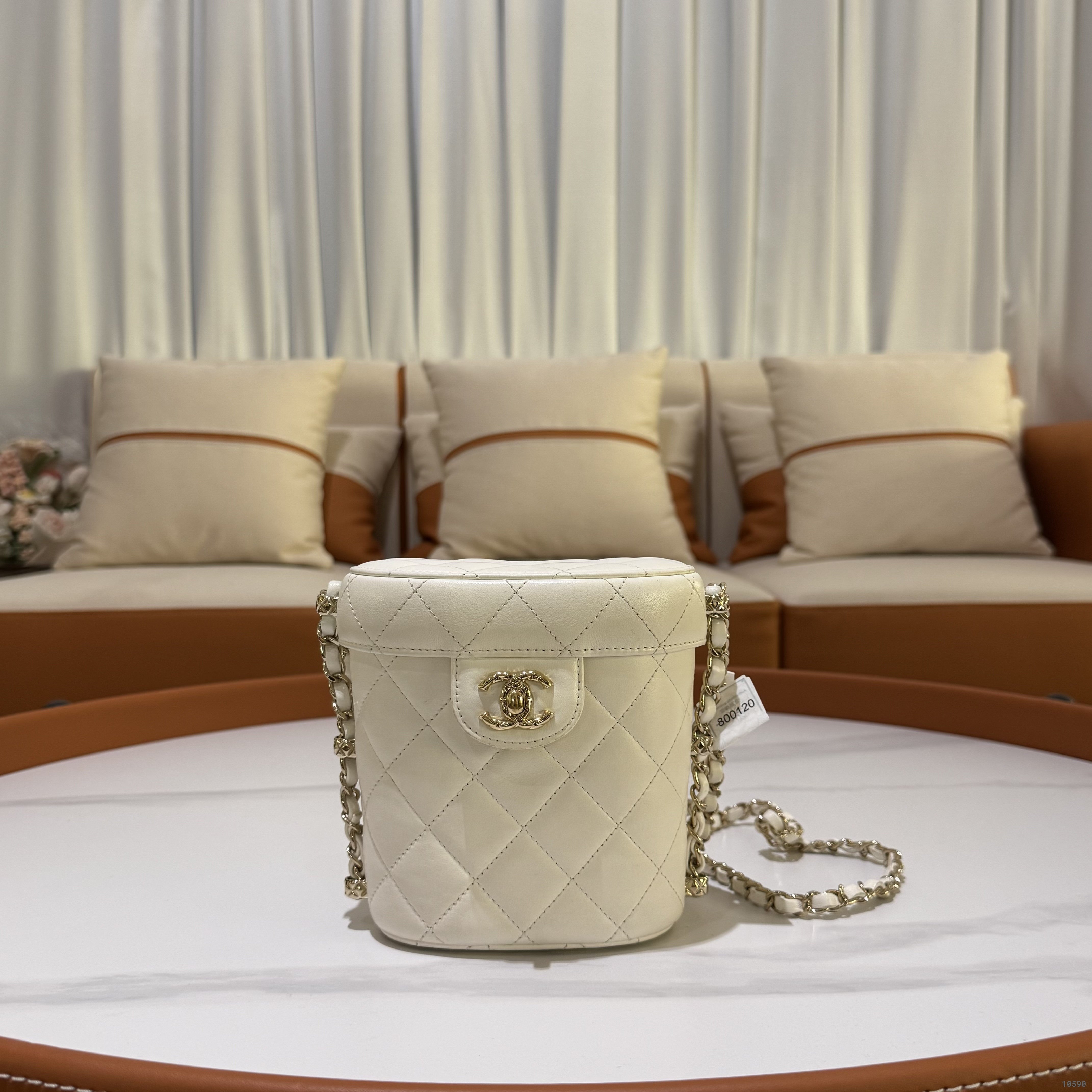 CHANEL WHITE BOX BAG CROSSBODY BUCKET CHIP VERSION