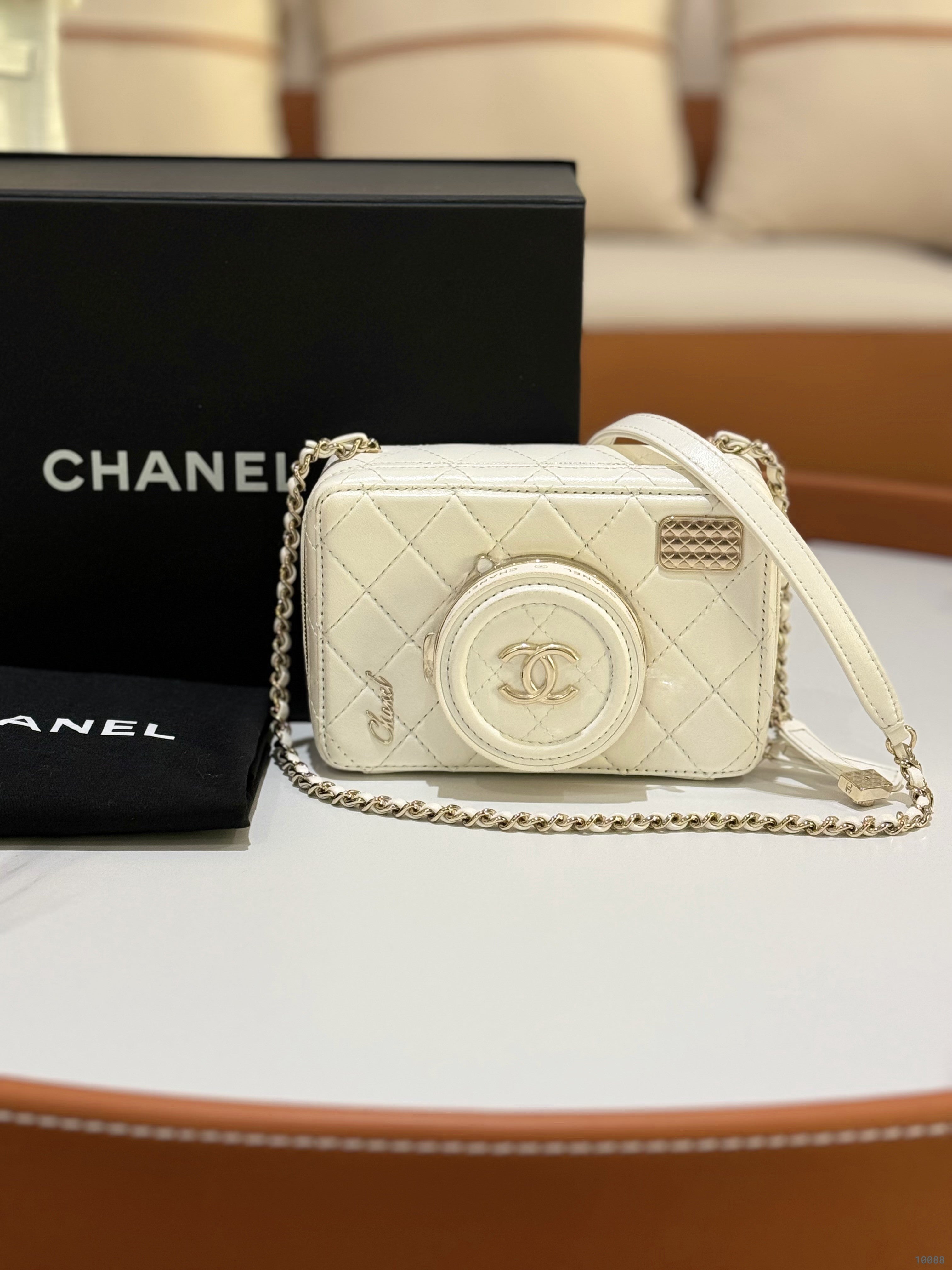 CHANEL CAMERA BAG WHITE | COLLINS RAIN