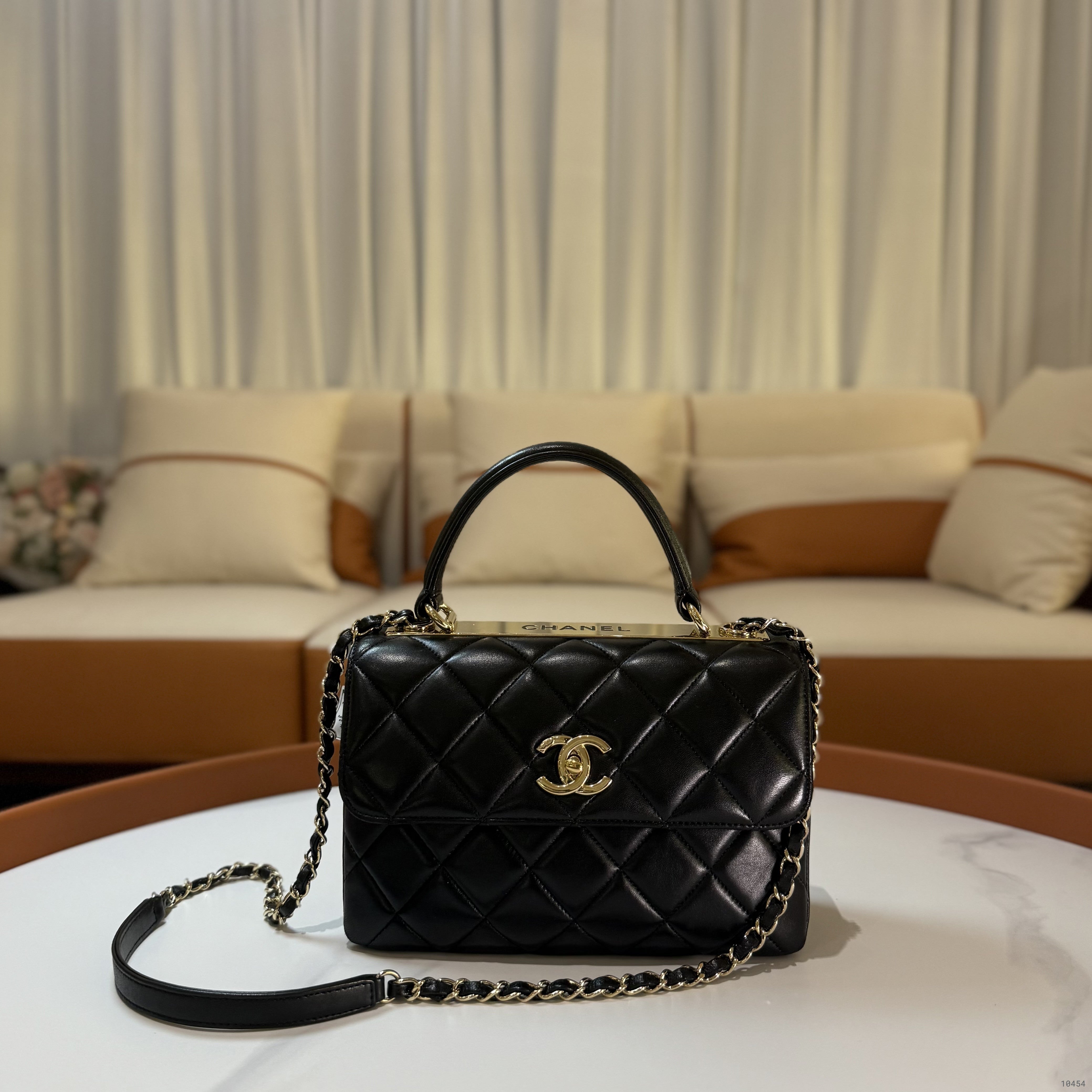 CHANEL FLAPBAG WITH HANDLE LAMBSKIN BLACK