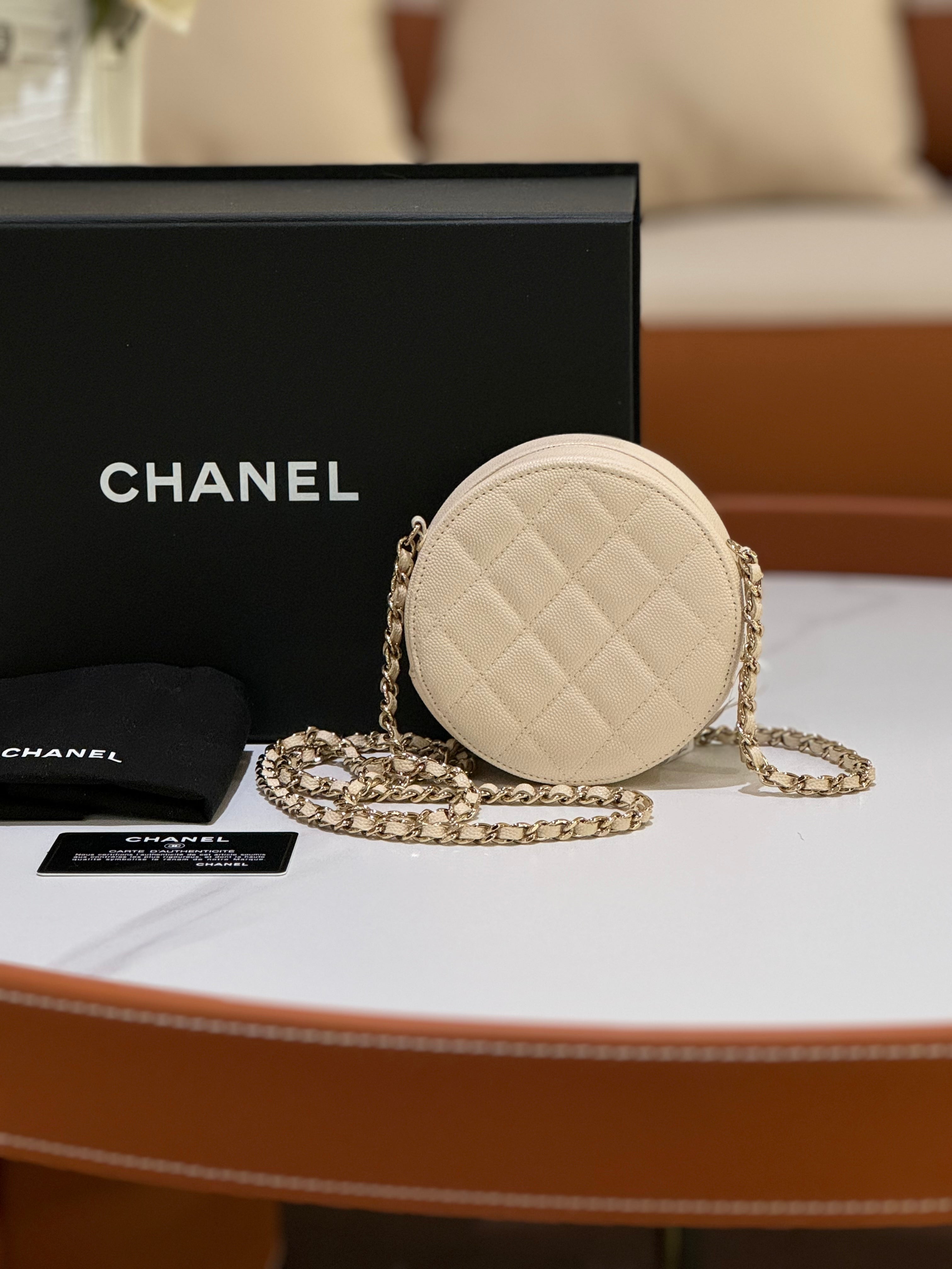 CHANEL ROUND CAKE BAG WHITE CALFSKIN WITH GOLD CHAIN | COLLINS RAIN