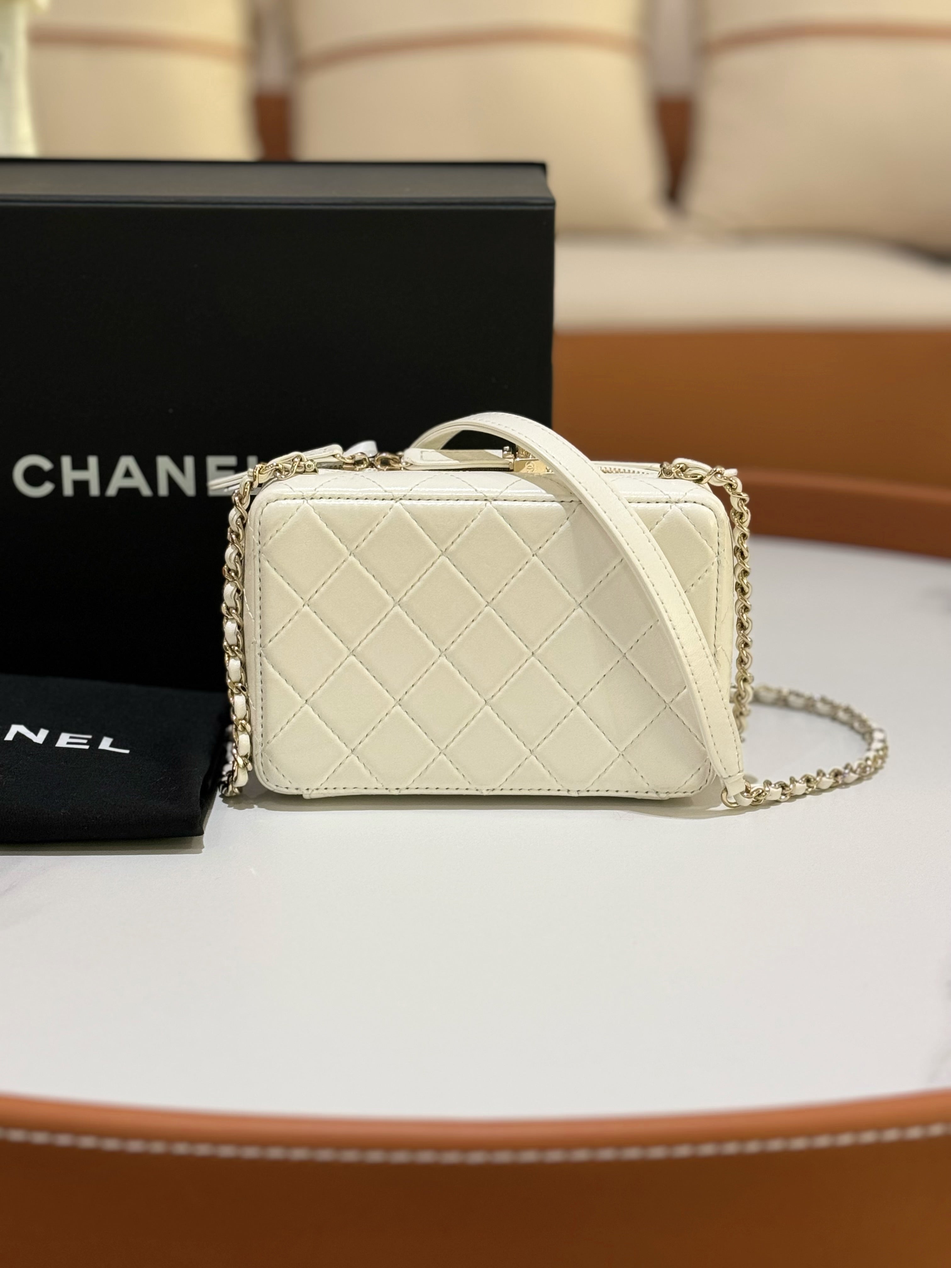 CHANEL CAMERA BAG WHITE | COLLINS RAIN