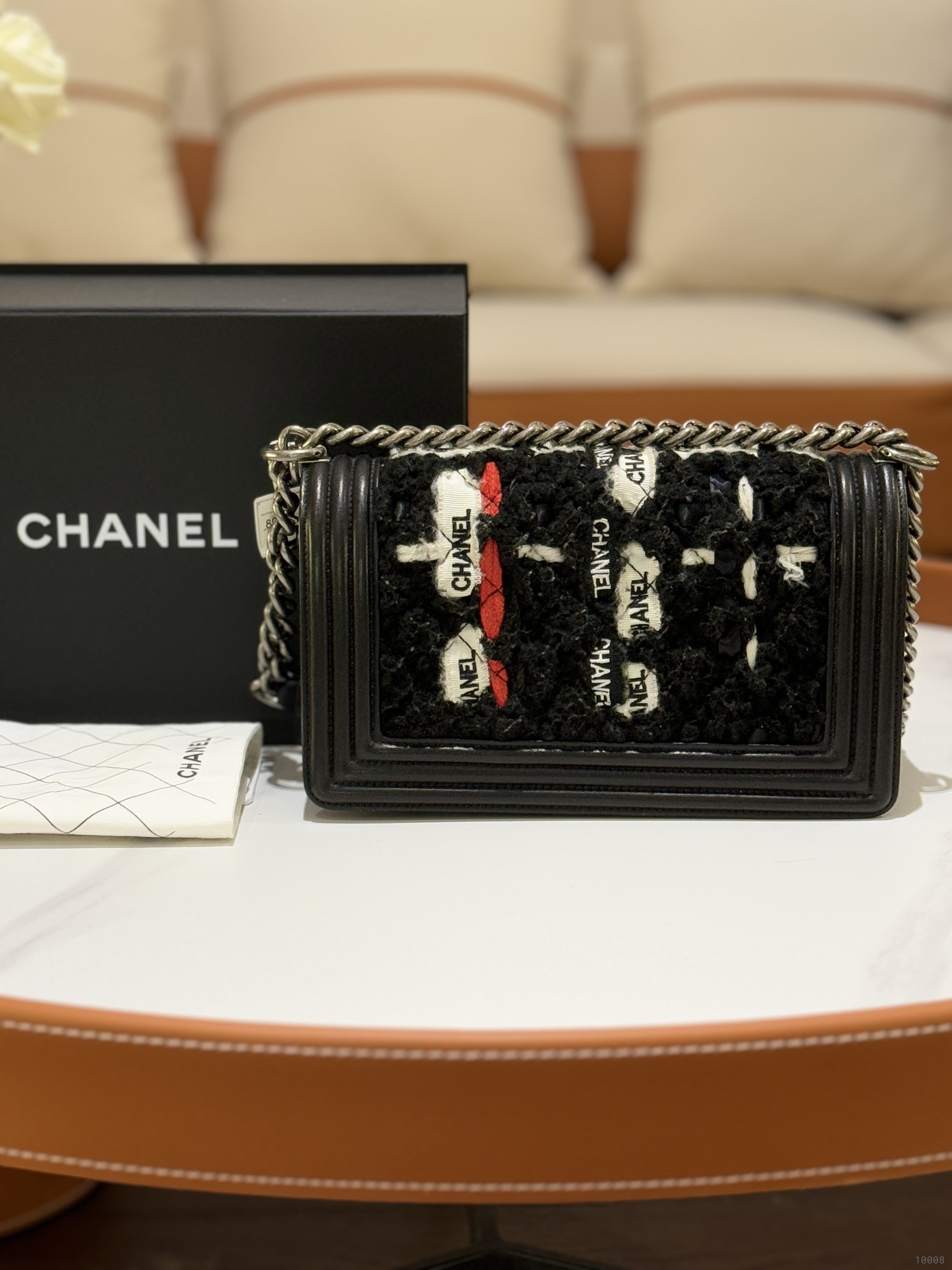 CHANEL LEBOY SEASONAL WITH SILVER CHAIN | COLLINS RAIN