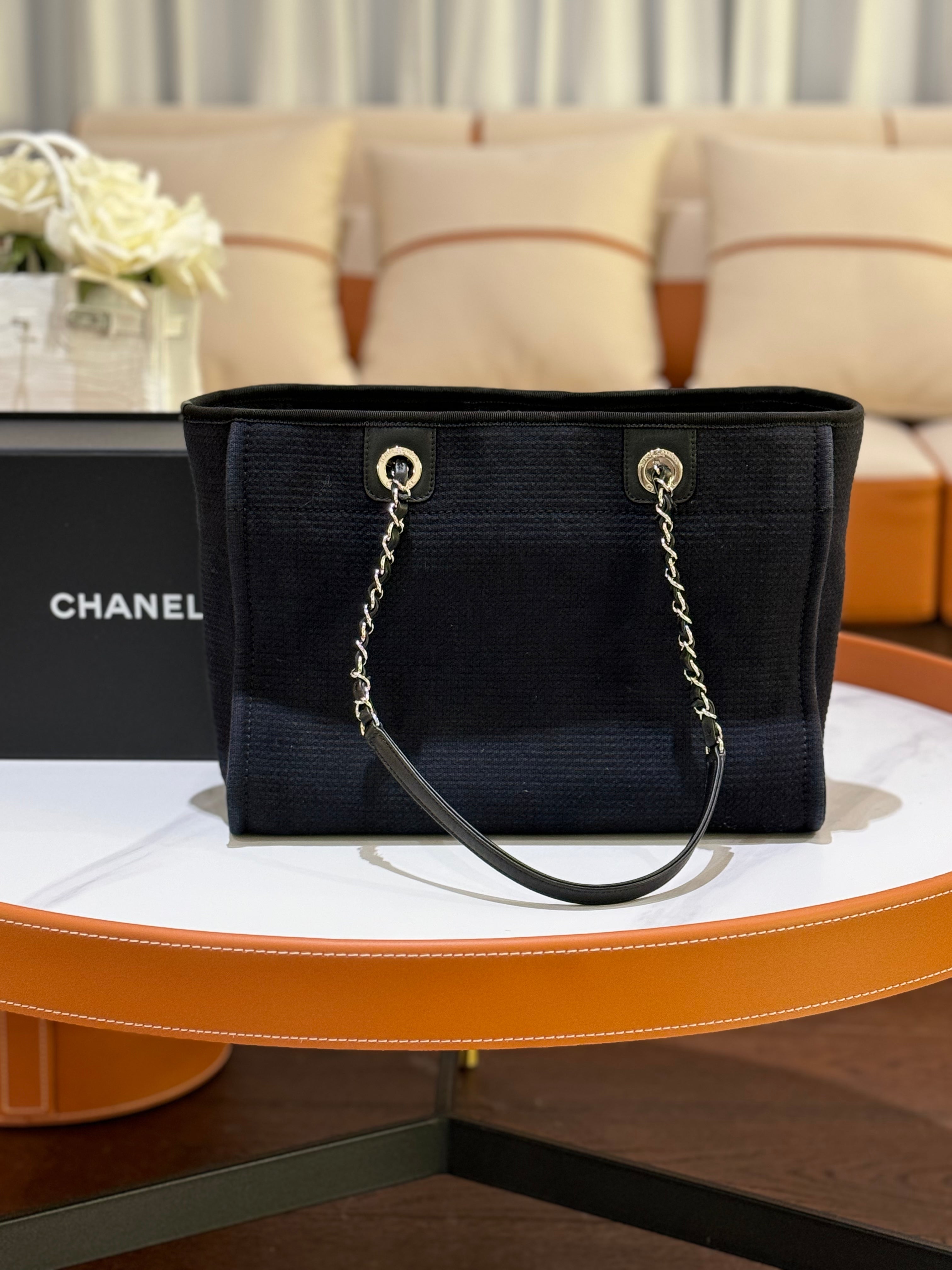 CHANEL BEACH TOTE BAG WITH CHIP BLACK | COLLINS RAIN