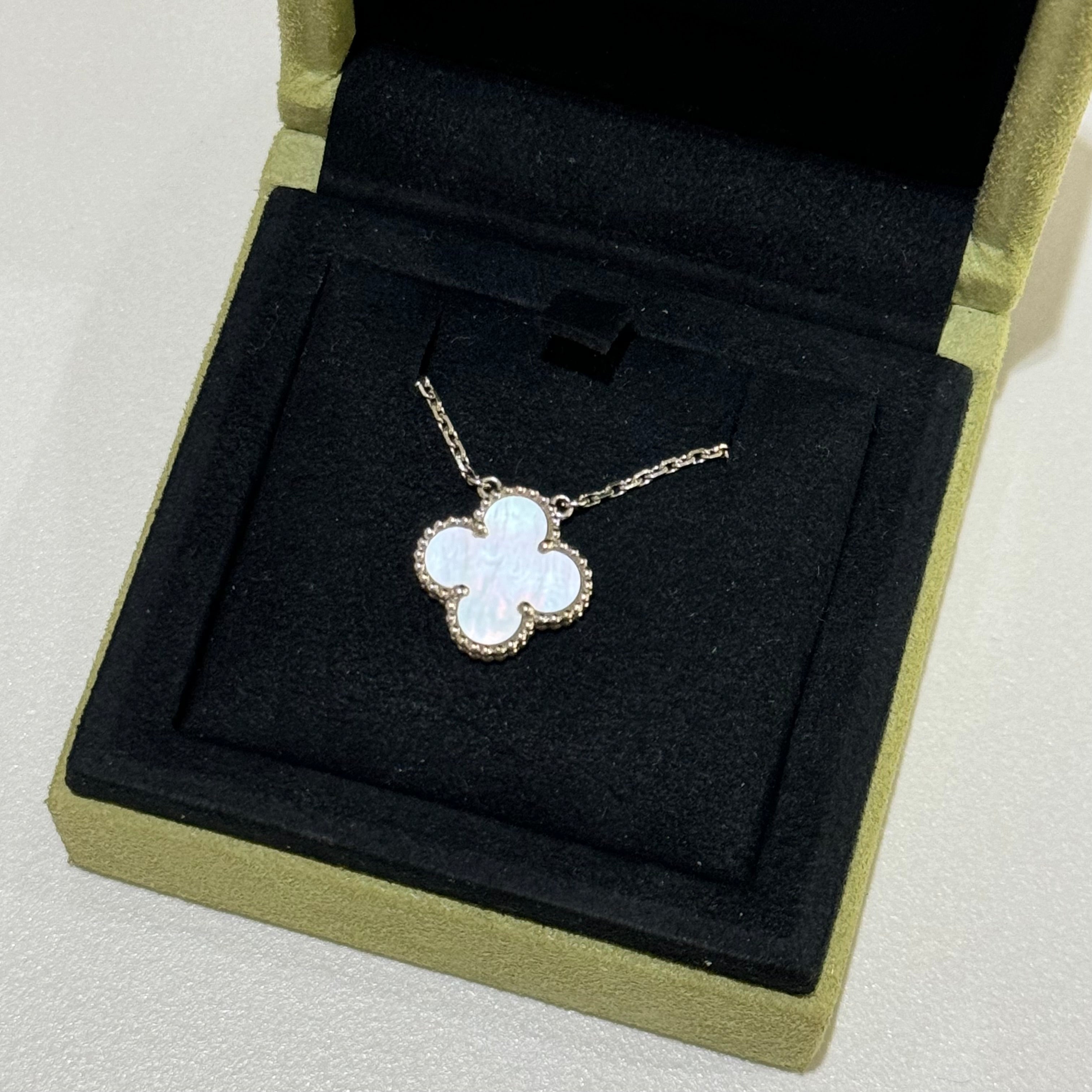 VAN CLEEF & ARPELS VINTAGE ALHAMBRA PENDANT IN MOTHER OF PEARL / WHITE GOLD | COLLINS RAIN