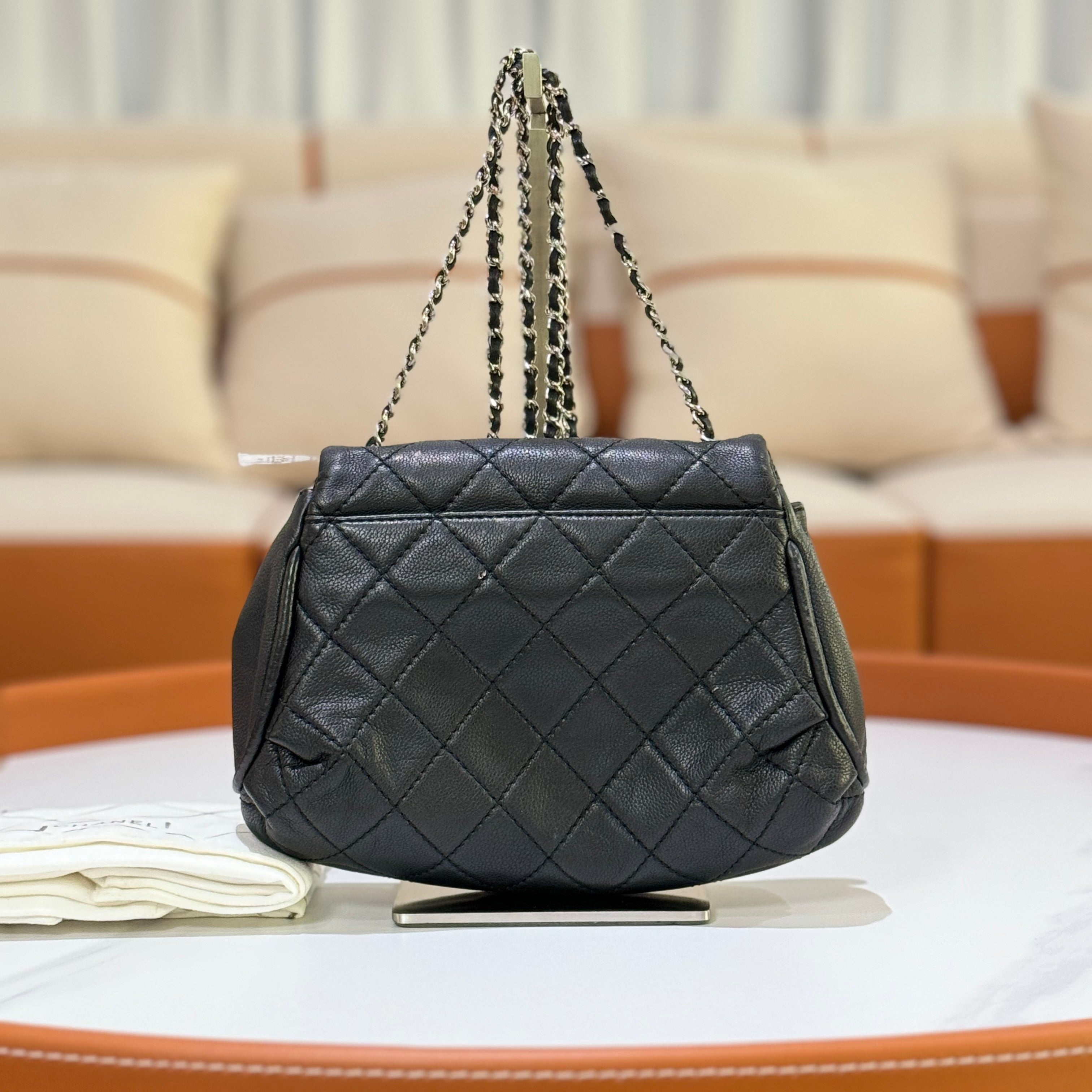 CHANEL SHOULDER BAG CALFSKIN BLACK