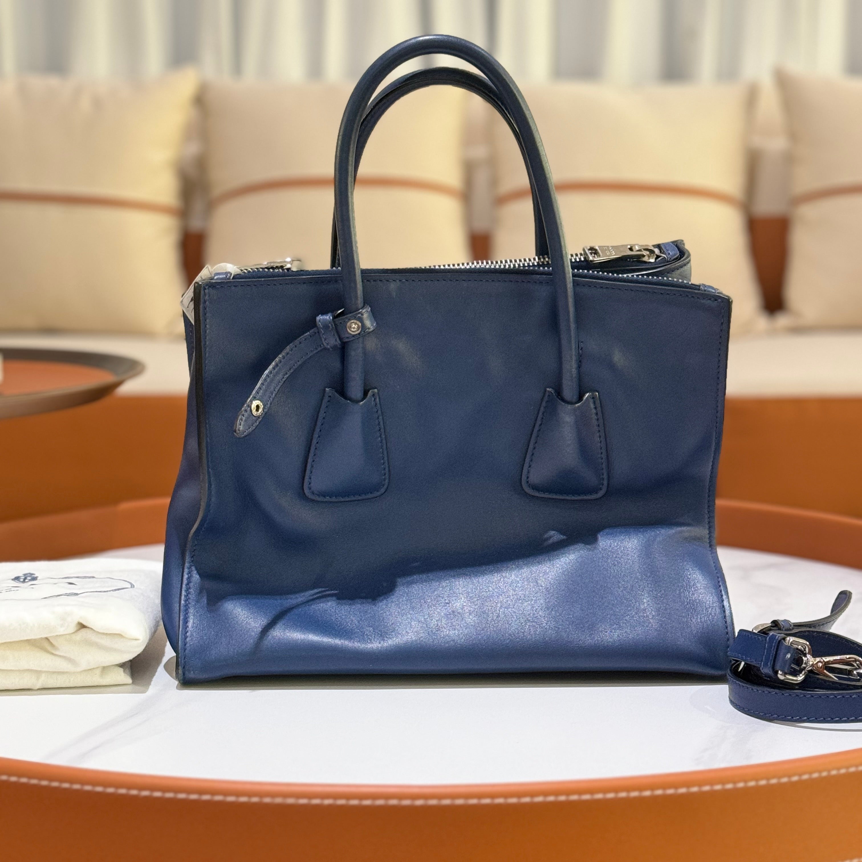 PRADA TOTE BLUE BAG | COLLINS RAIN