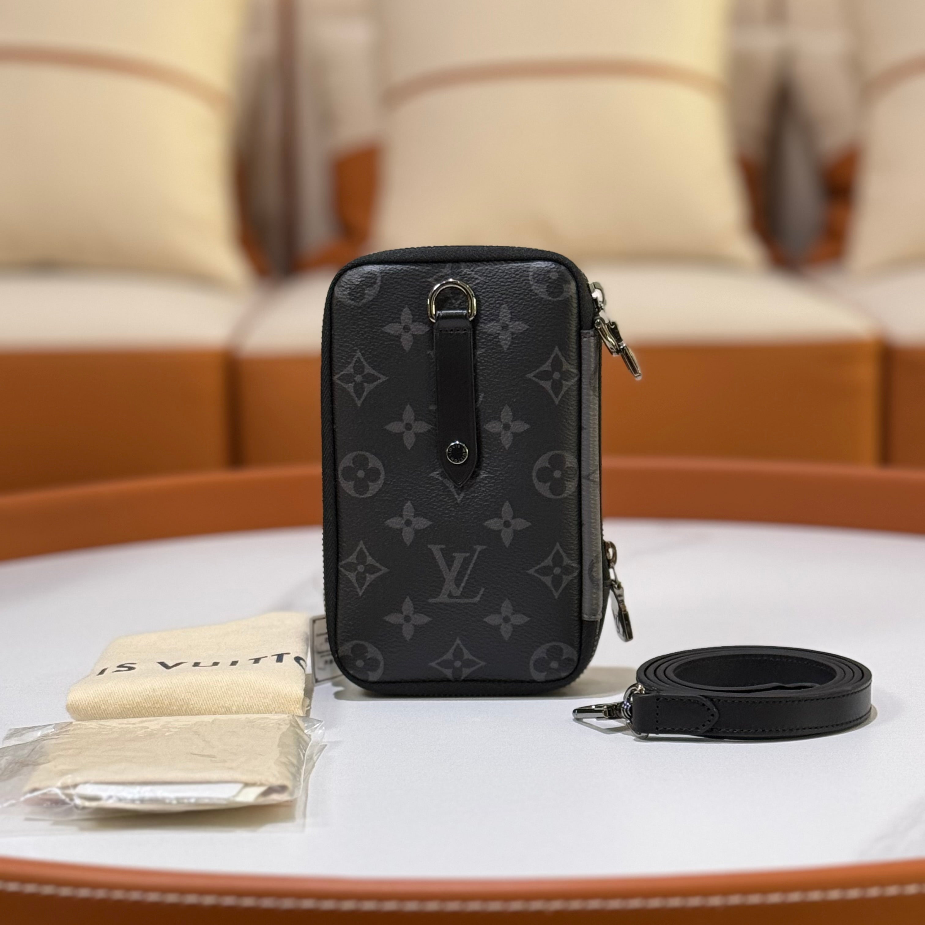 LOUIS VUITTON BLACK WARRIOR SMARTPHONE BAG (MICROCHIP)