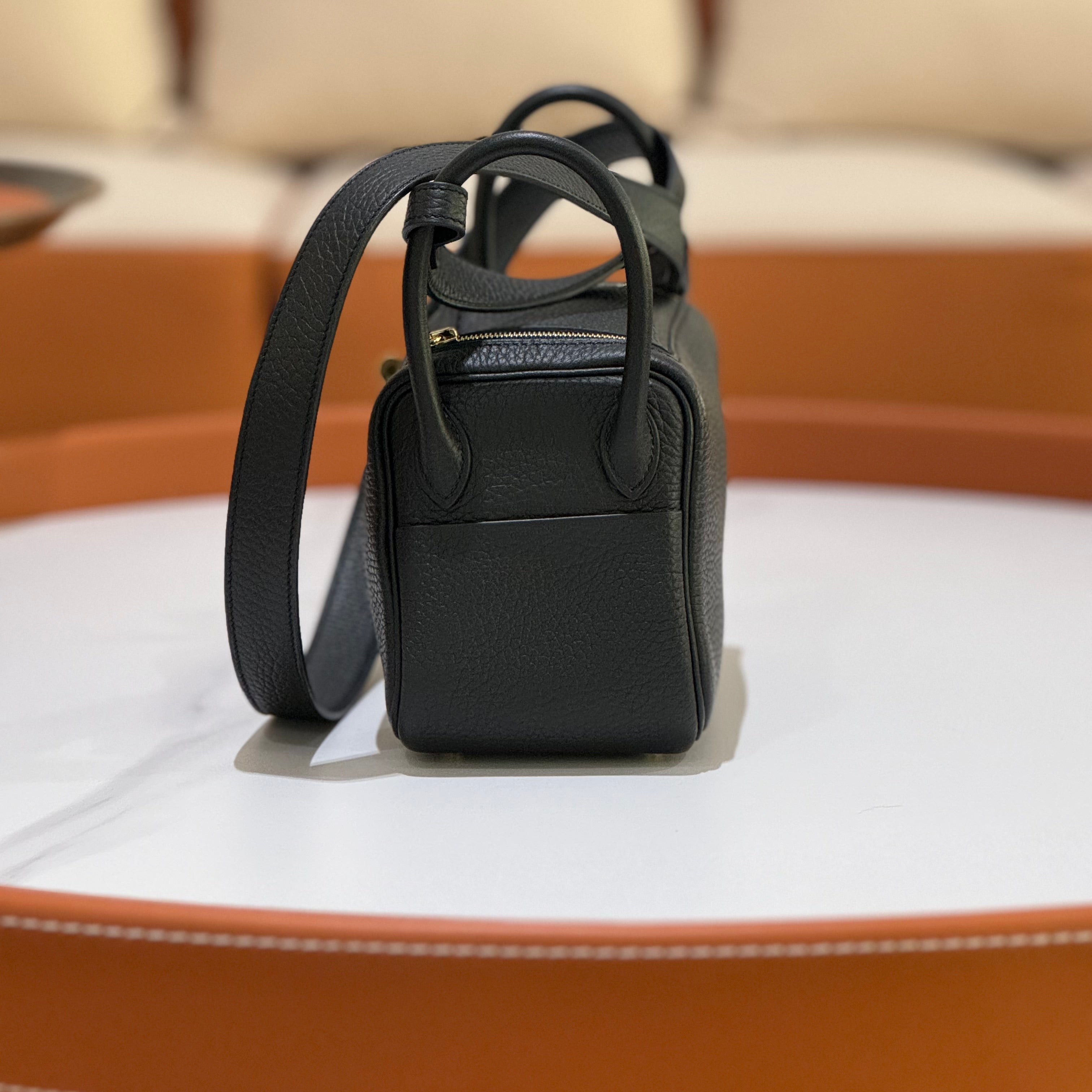 HERMES MINI LINDY IN BLACK WITH GOLD HARDWARE (STAMP B) | COLLINS RAIN