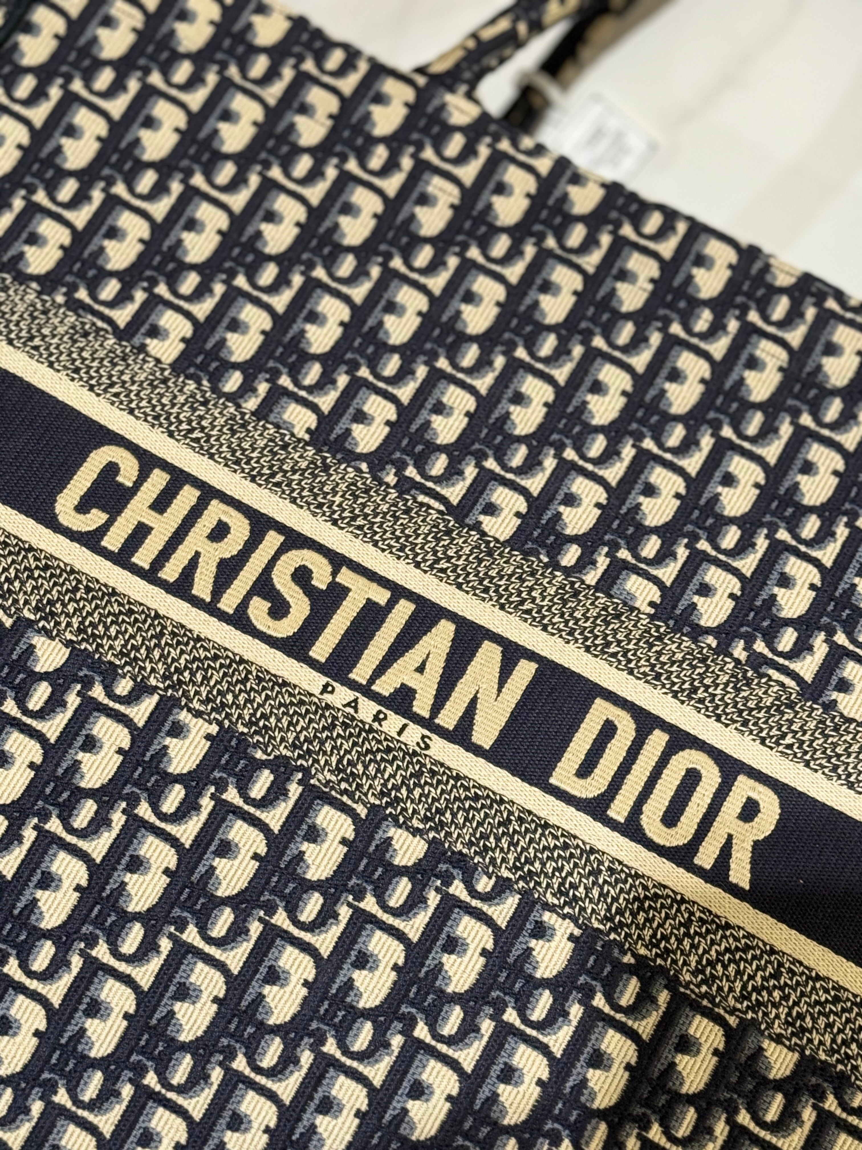 DIOR BOOK TOTE LARGE SIZE | COLLINS RAIN