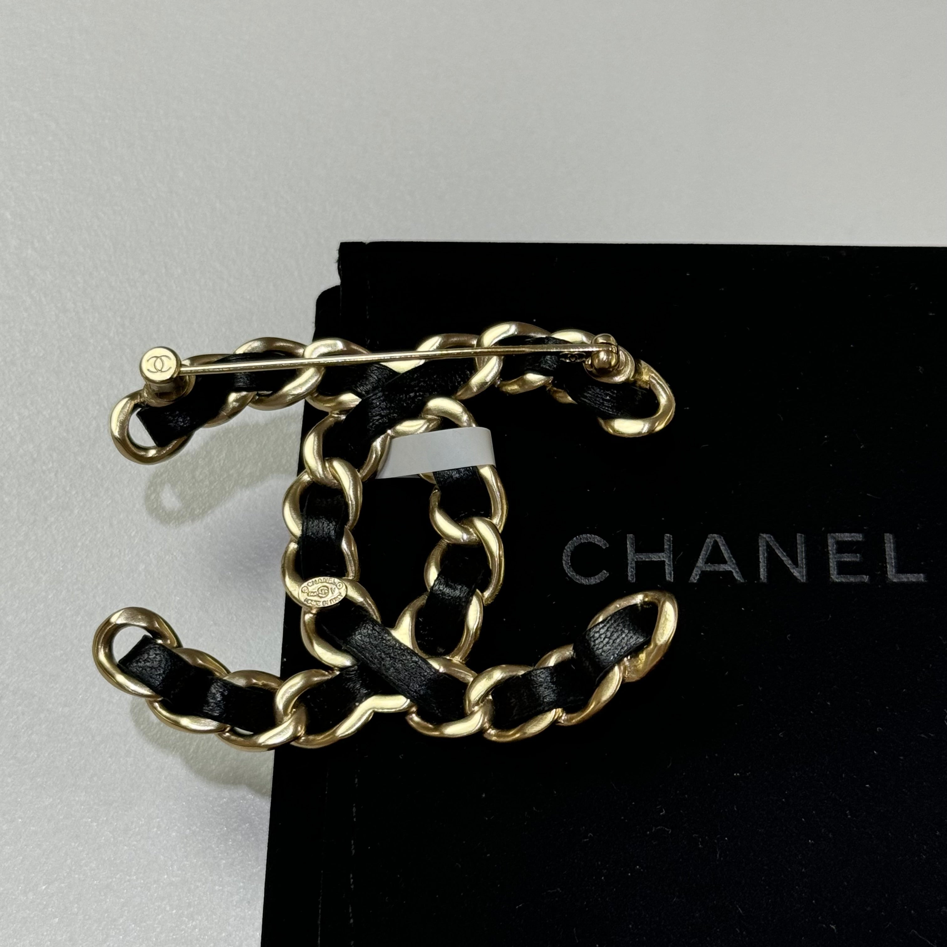 CHANEL CLASSIC DOUBLE C BROOCH (RARE AND DISCONTINUED) | COLLINS RAIN