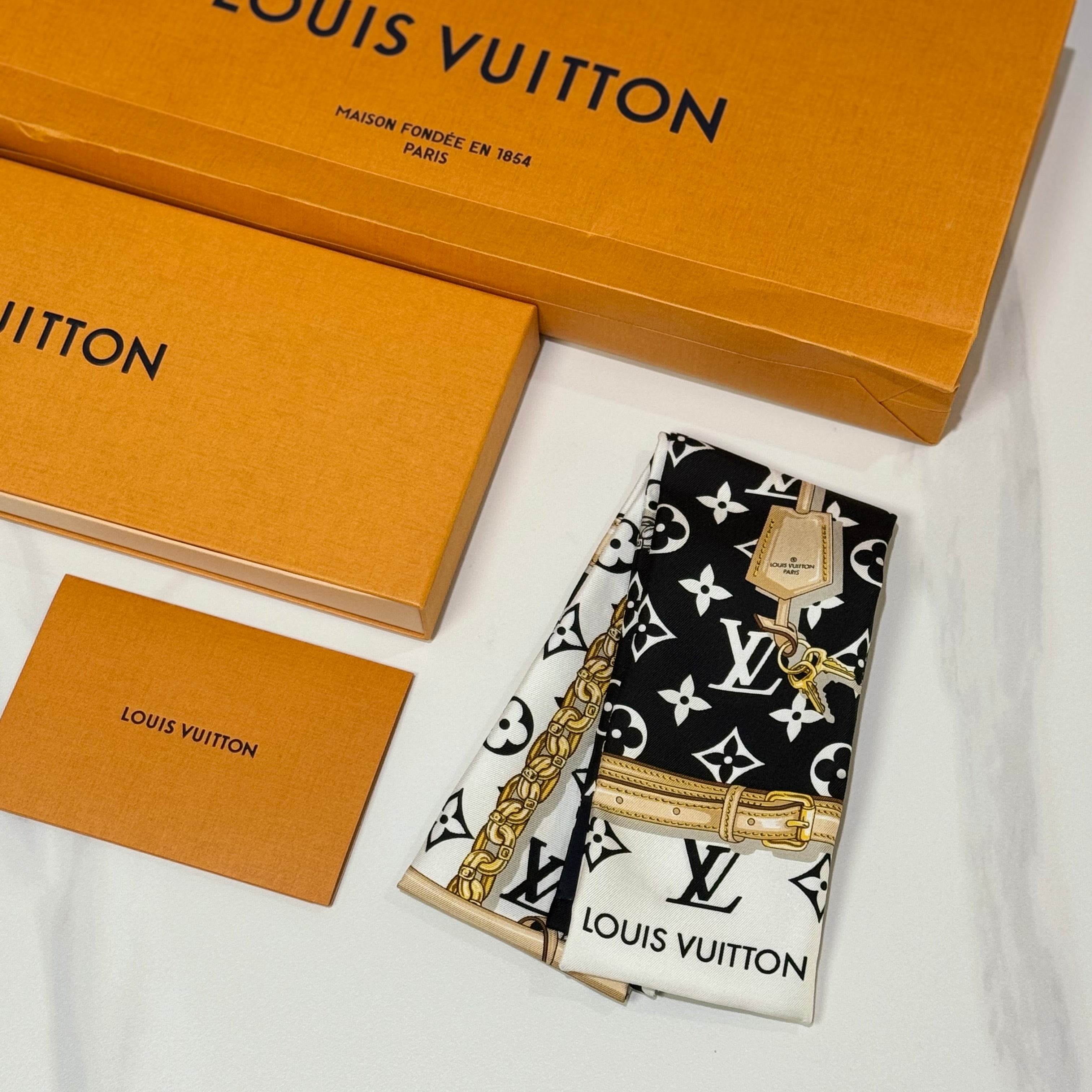 LOUIS VUITTON SCARF