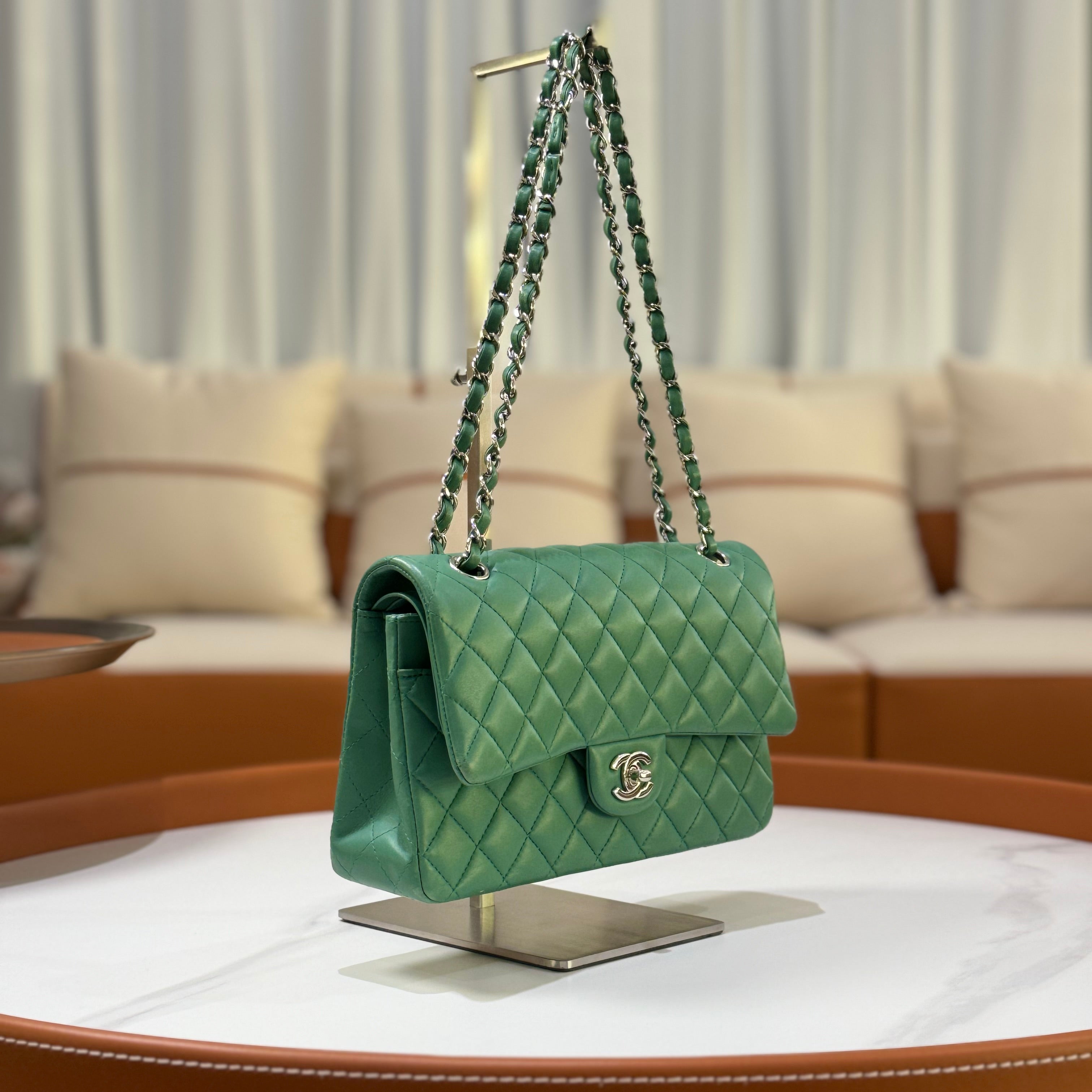 CHANEL CLASSIC FLAP MEDIUM LAMBSKIN GREEN