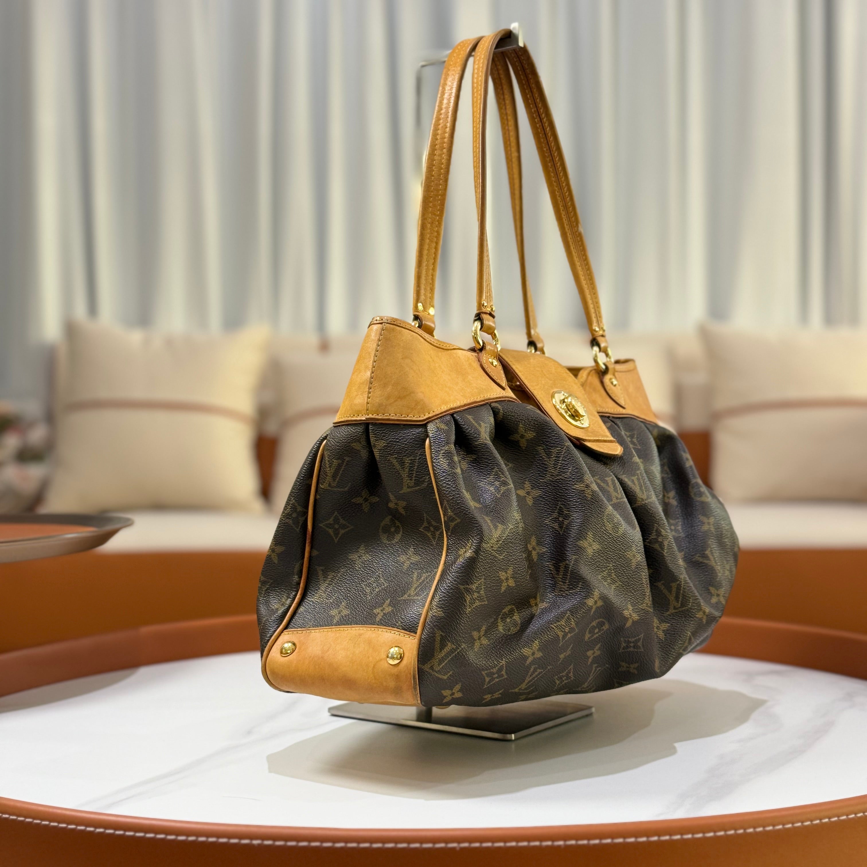 LOUIS VUITTON GOLDEN BEAN SHOULDER BAG