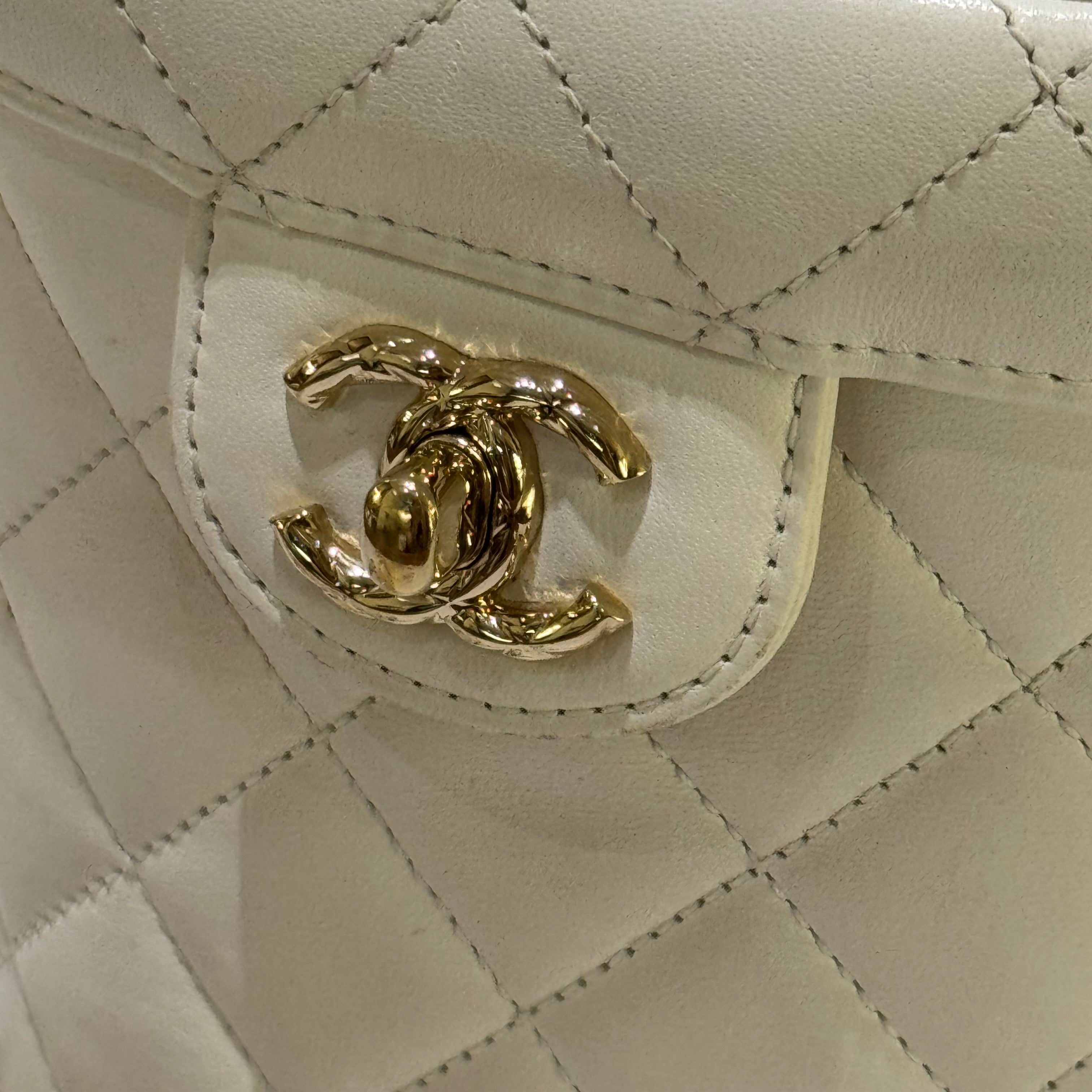 CHANEL WHITE BOX BAG CROSSBODY BUCKET CHIP VERSION