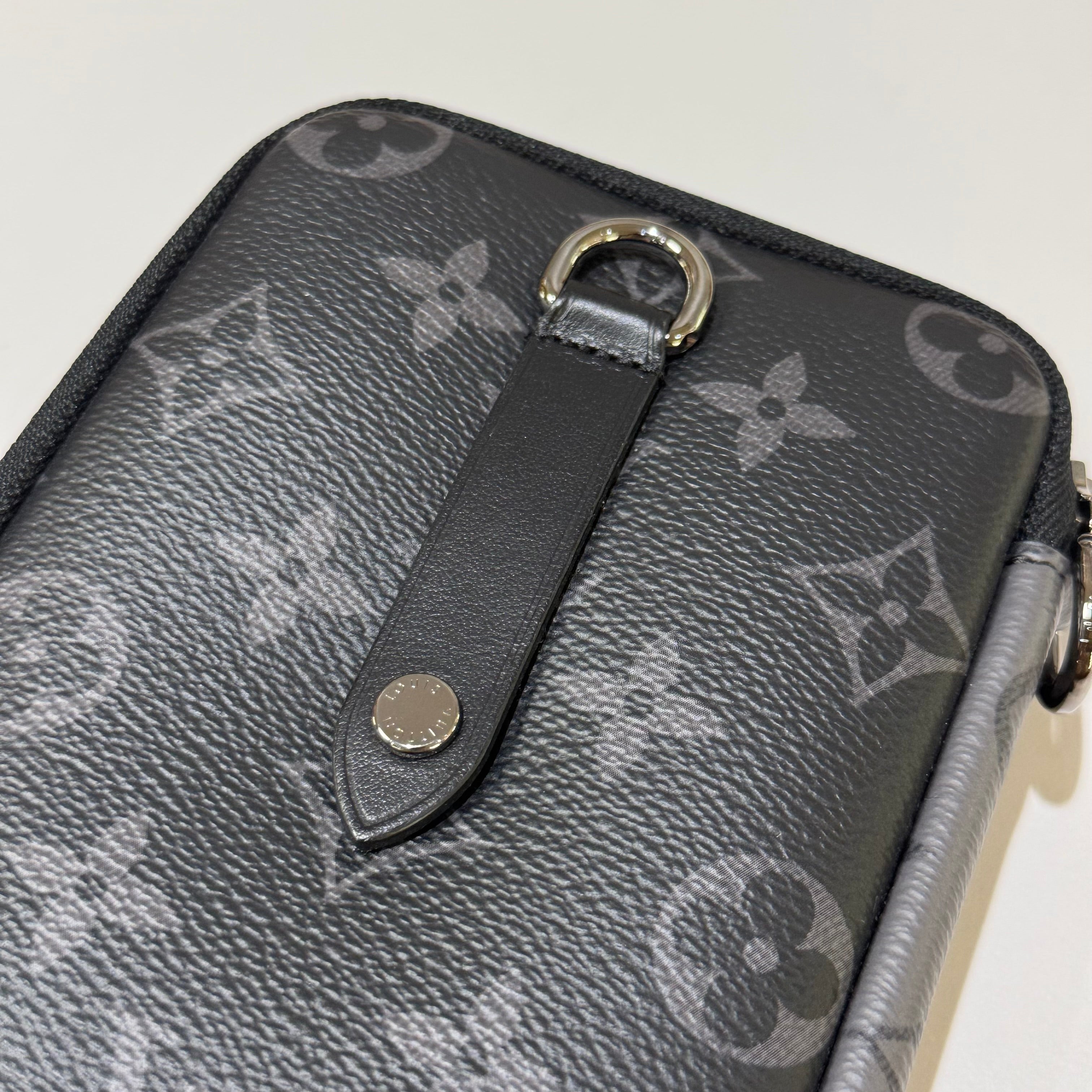 LOUIS VUITTON BLACK WARRIOR SMARTPHONE BAG (MICROCHIP)