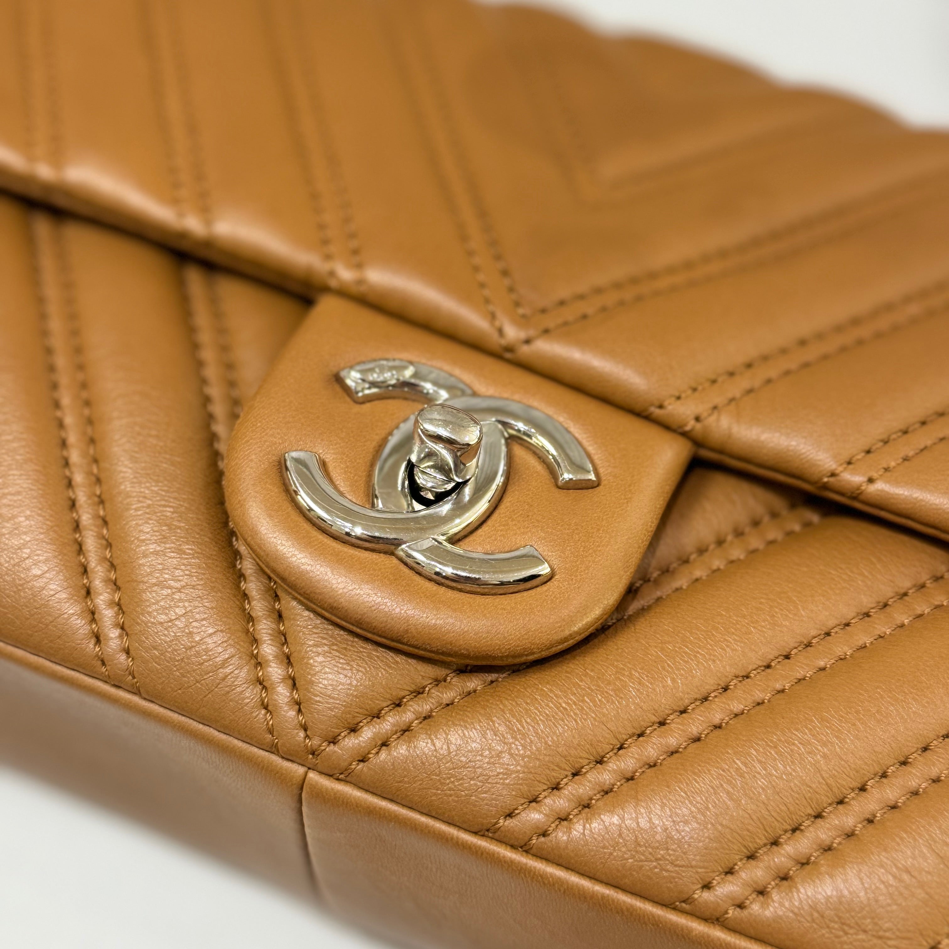 CHANEL CLASSIC FLAP MEDIUM LAMBSKIN CAMEL