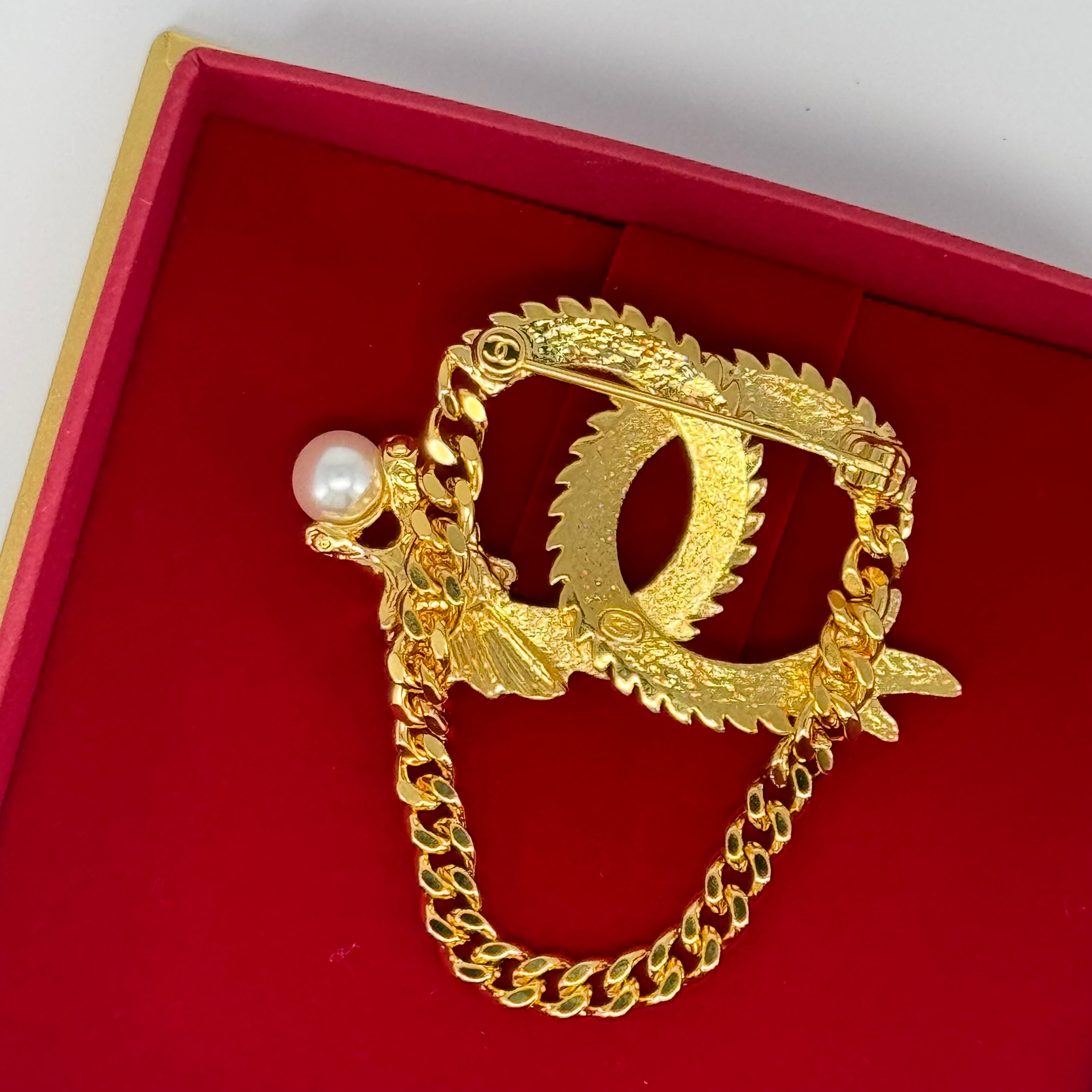 CHANEL VIC BROOCH