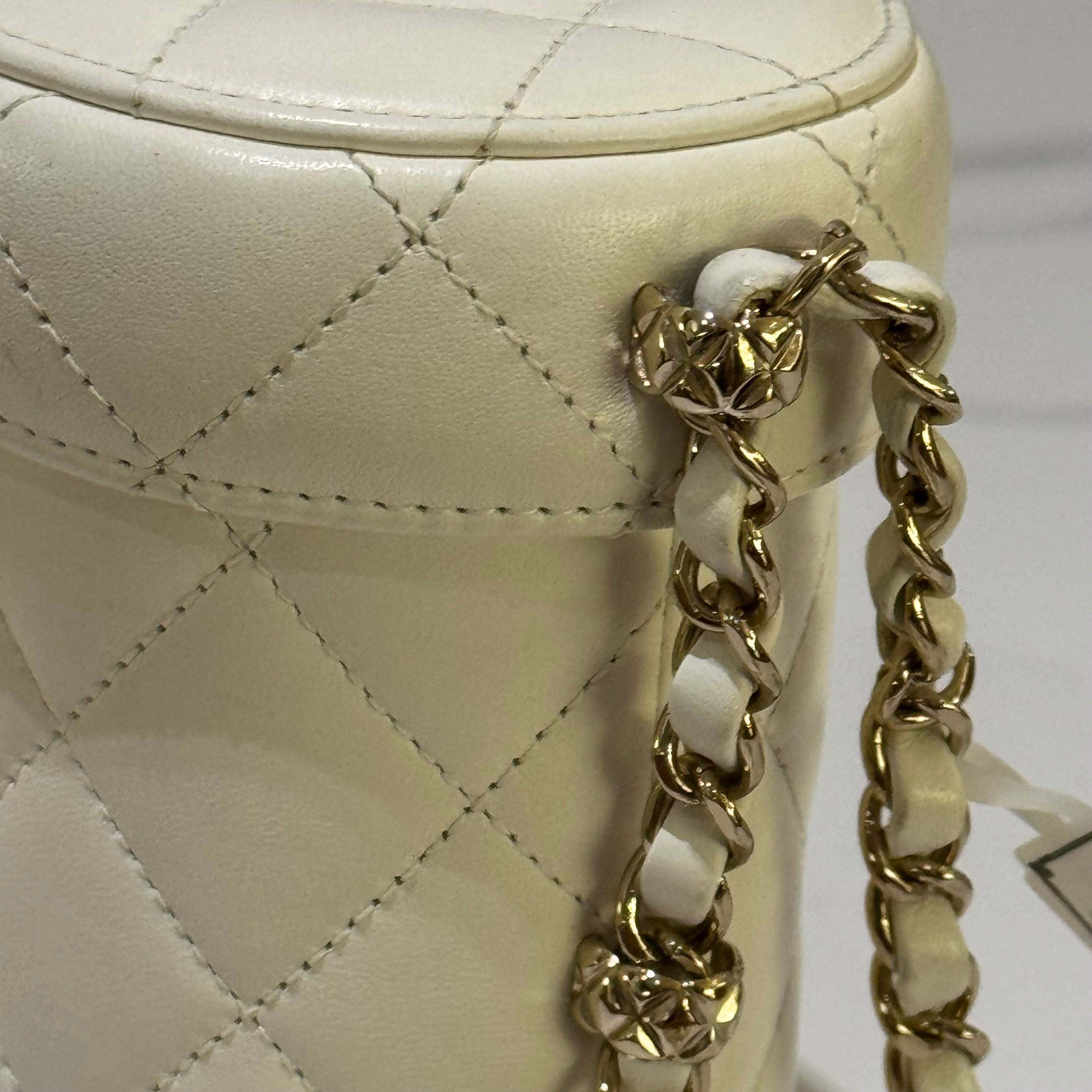 CHANEL WHITE BOX BAG CROSSBODY BUCKET CHIP VERSION