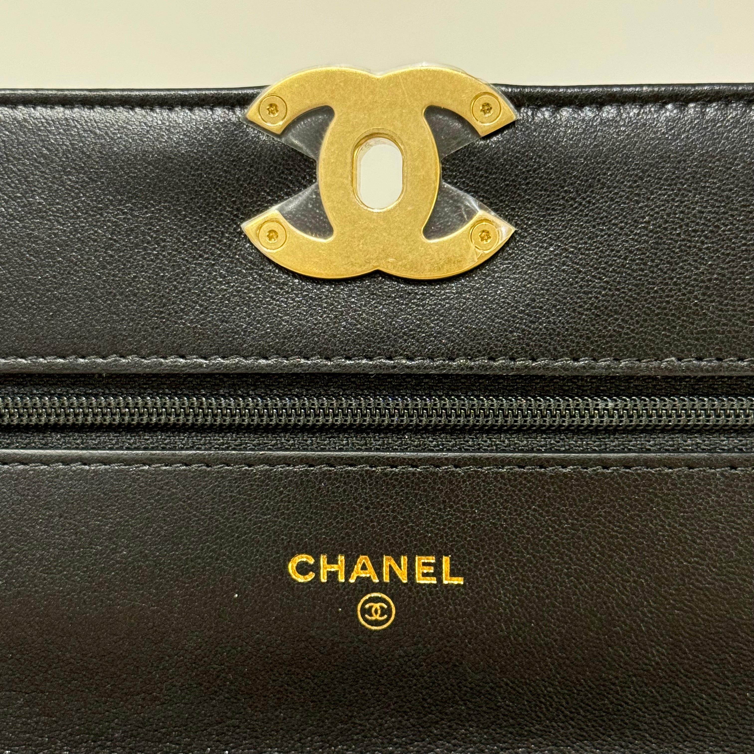 CHANEL 19 BAG WOC | COLLINS RAIN