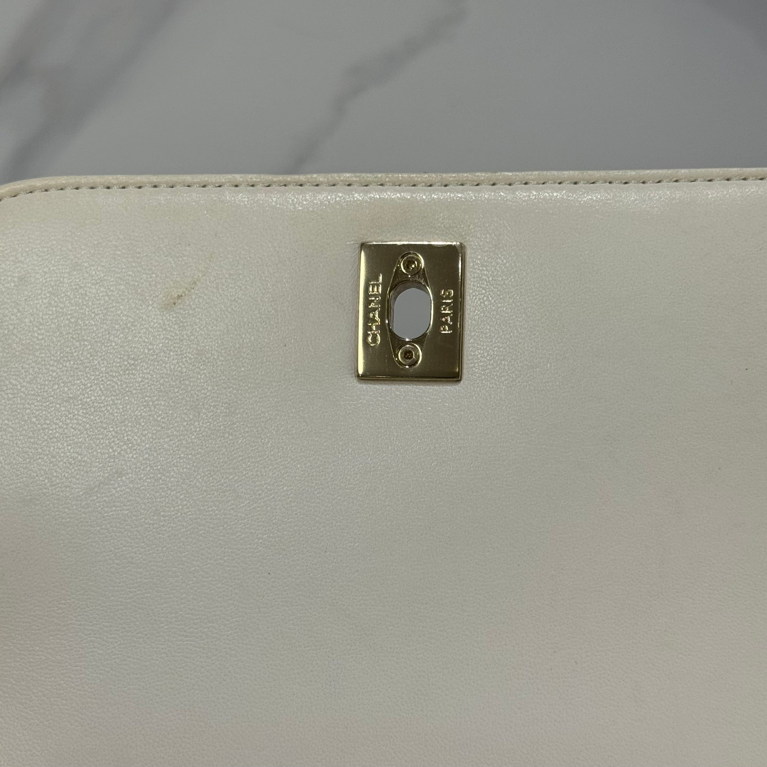 CHANEL HANDLE BAG WHITE