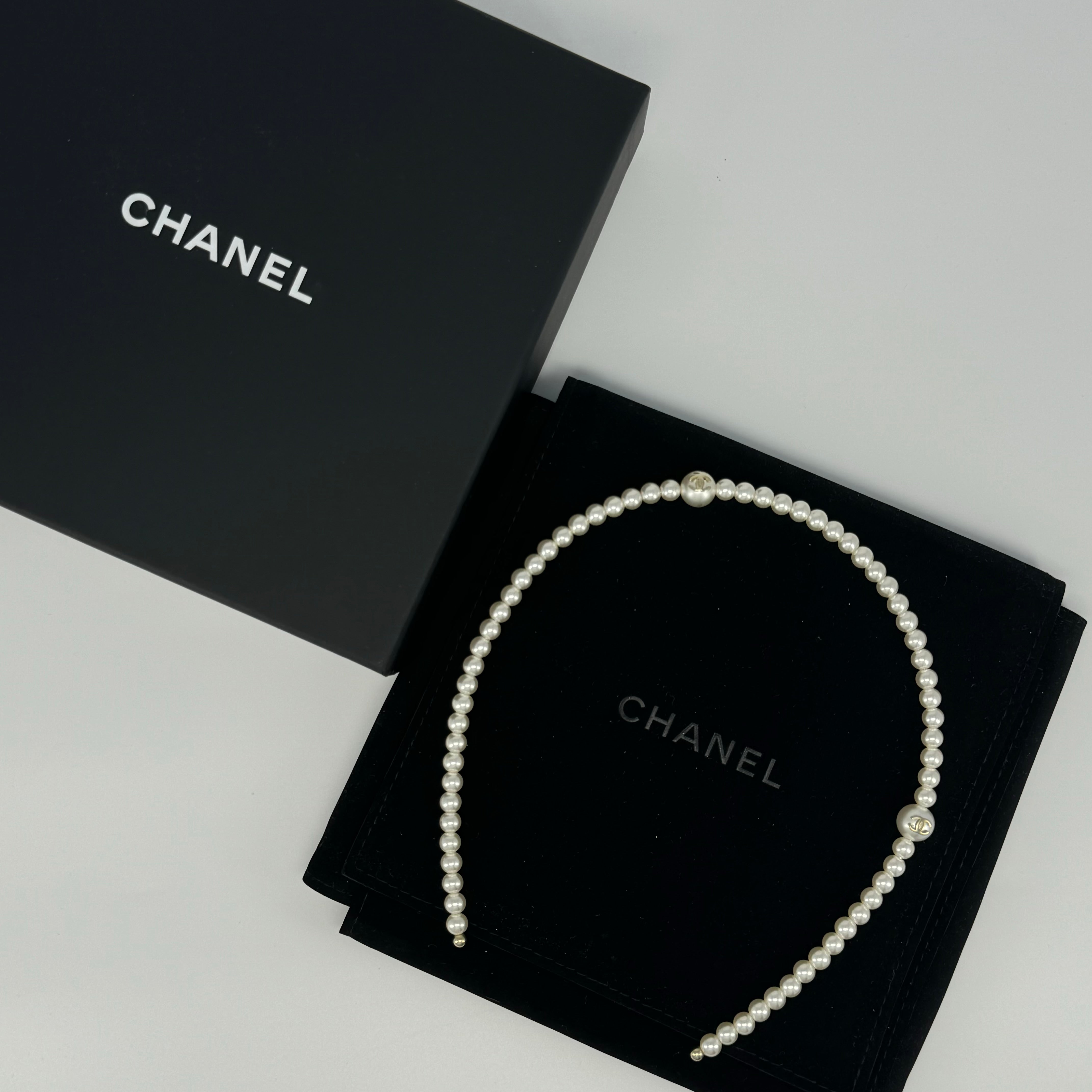 CHANEL WHITE PEARL HEADBAND