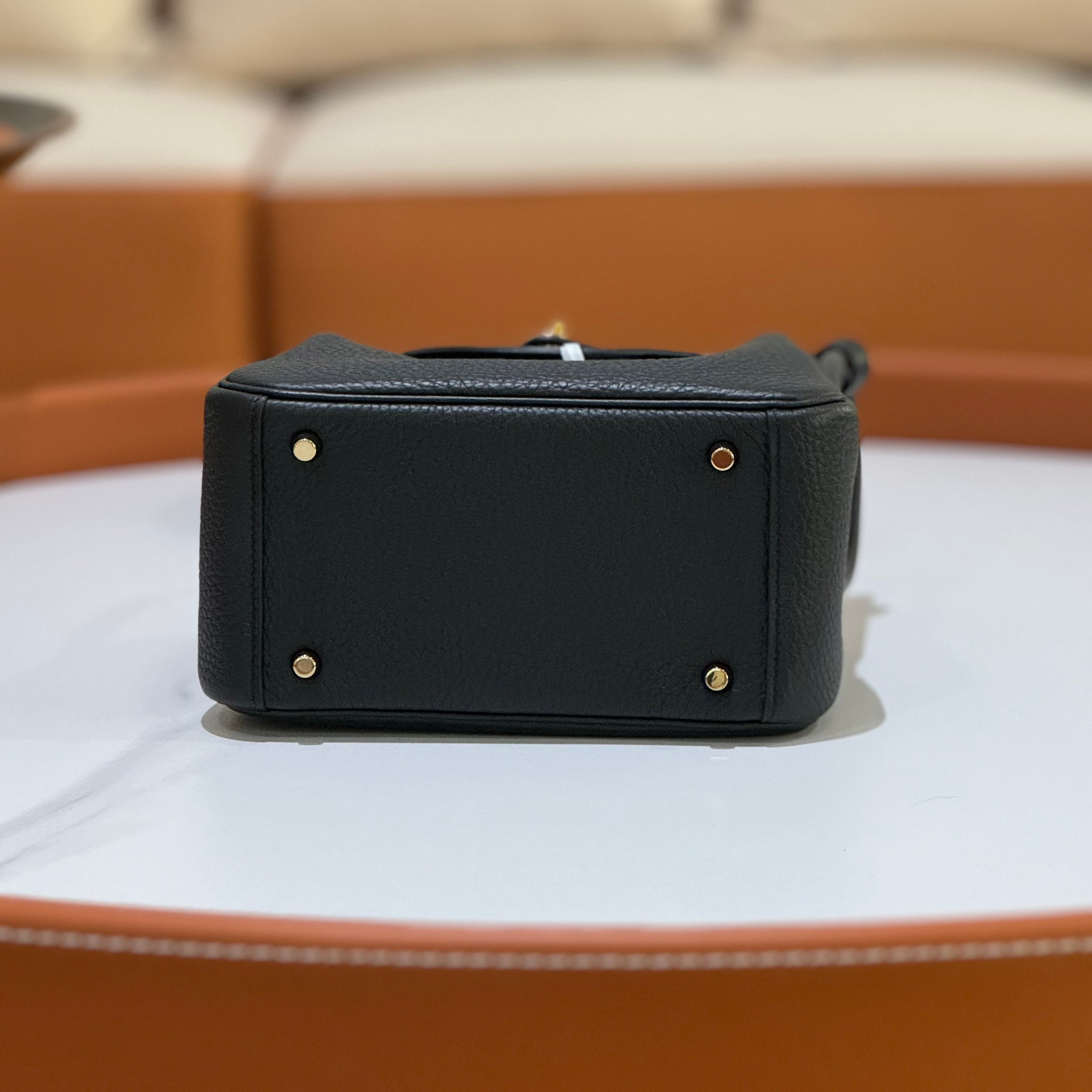 HERMES MINI LINDY IN BLACK WITH GOLD HARDWARE (STAMP B) | COLLINS RAIN