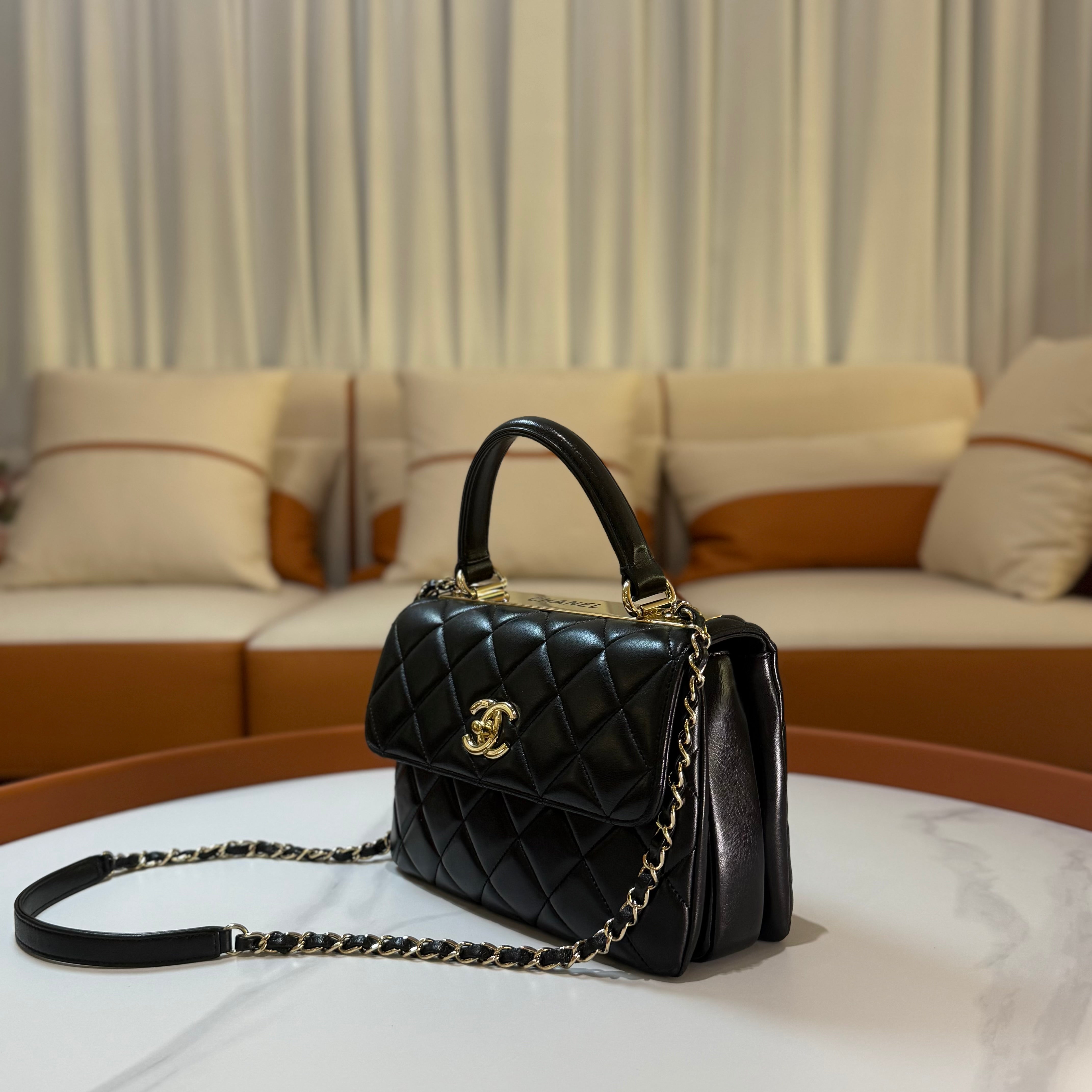 CHANEL FLAPBAG WITH HANDLE LAMBSKIN BLACK