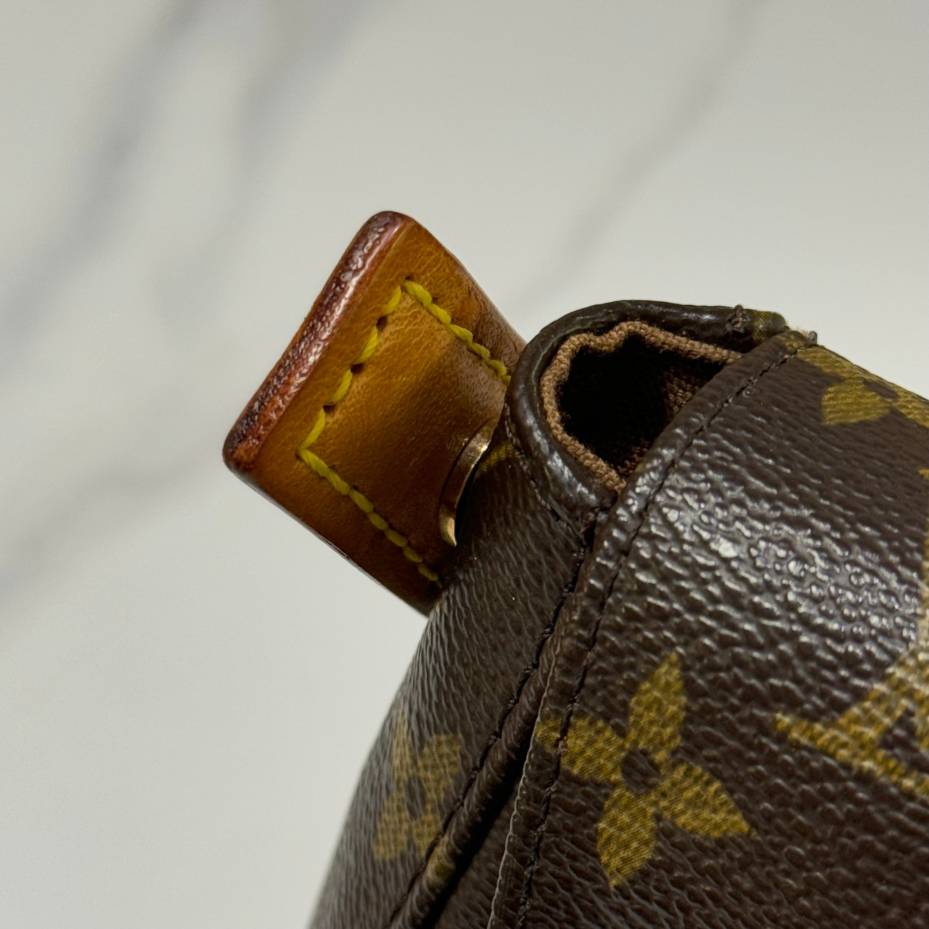 LOUIS VUITTON VINTAGE LOOPING BAG