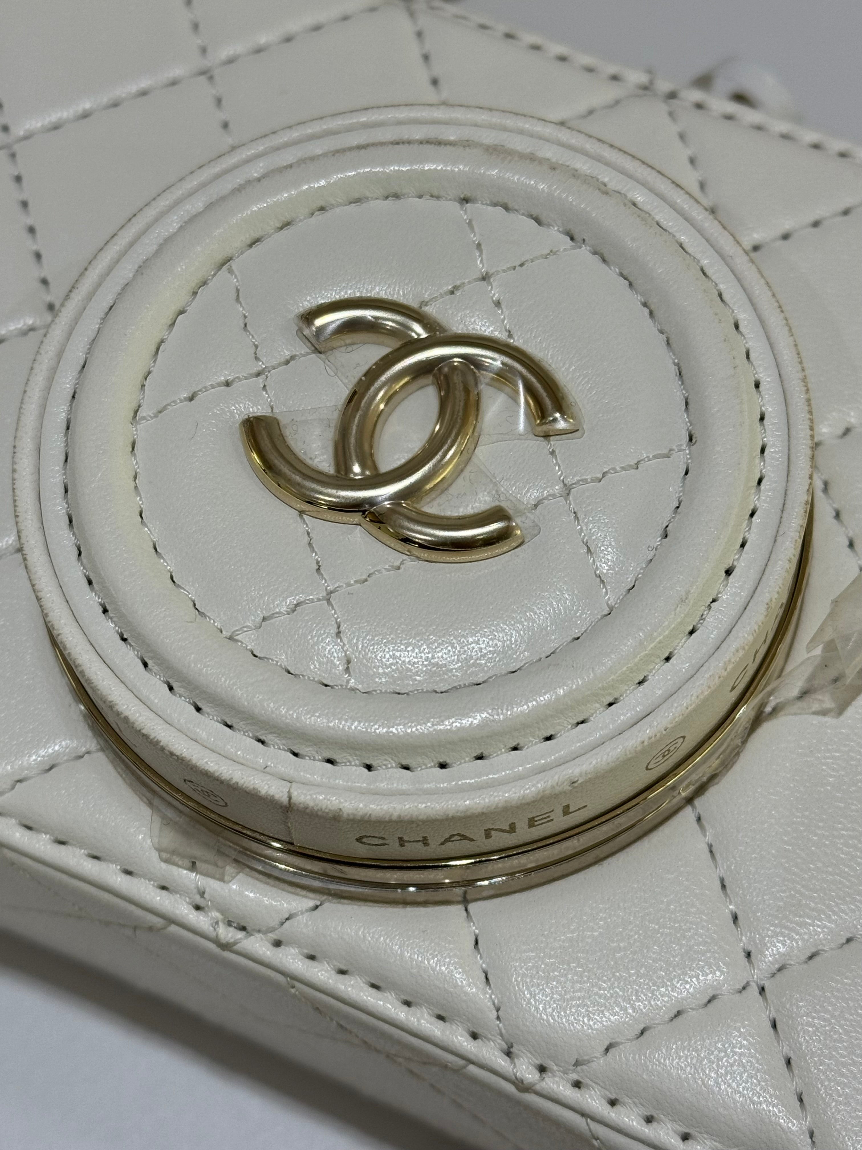 CHANEL CAMERA BAG WHITE | COLLINS RAIN