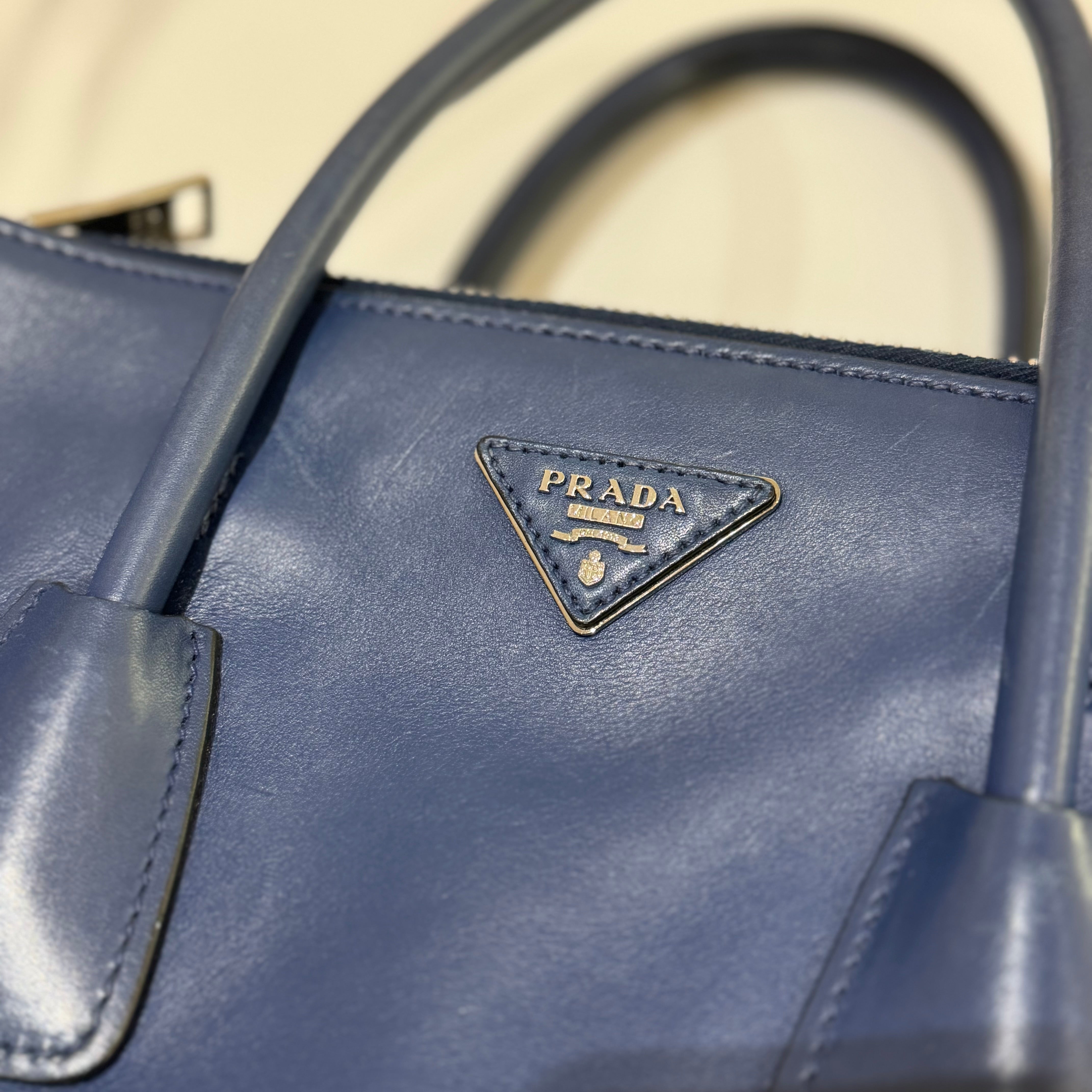 PRADA TOTE BLUE BAG | COLLINS RAIN