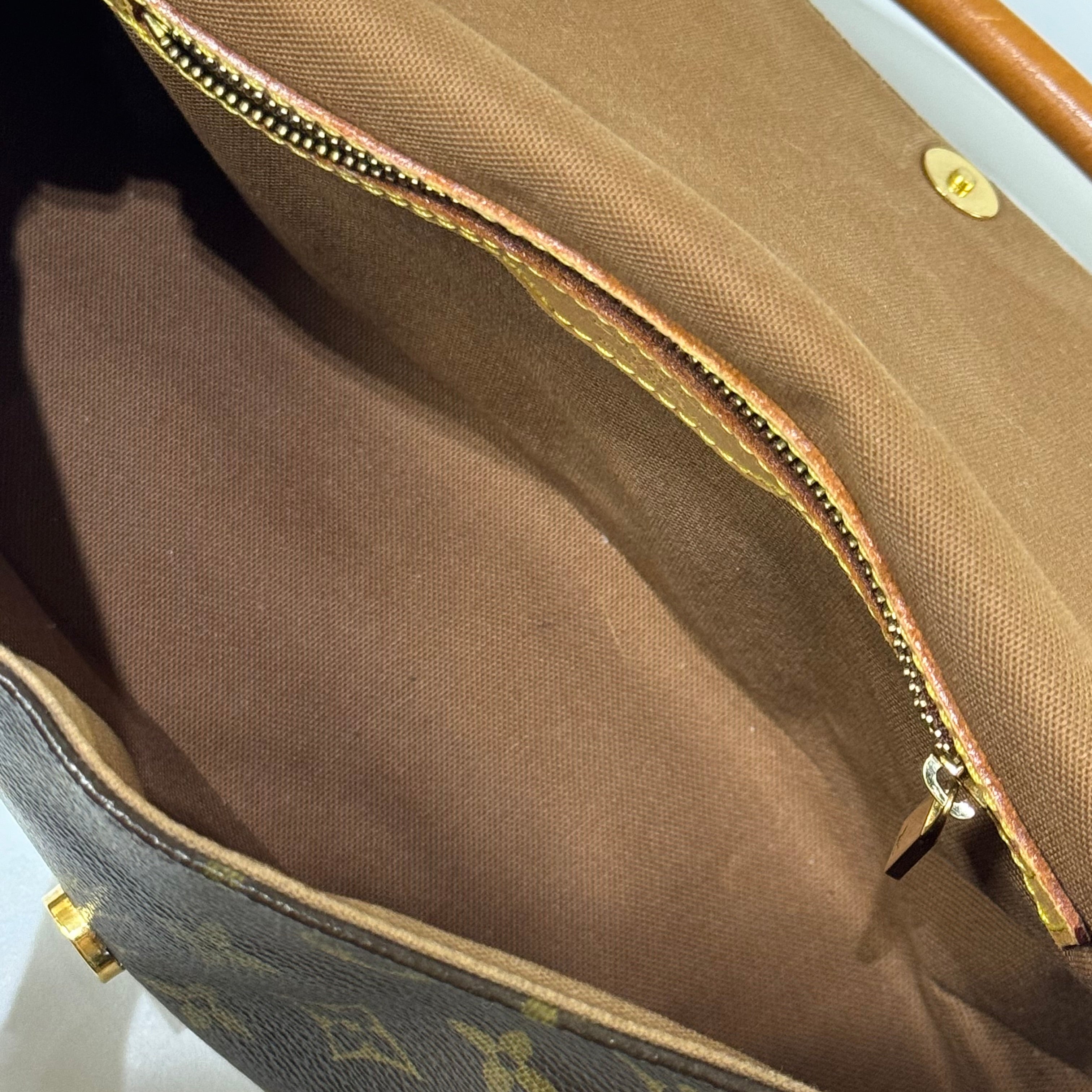 LOUIS VUITTON VINTAGE LOOPING BAG