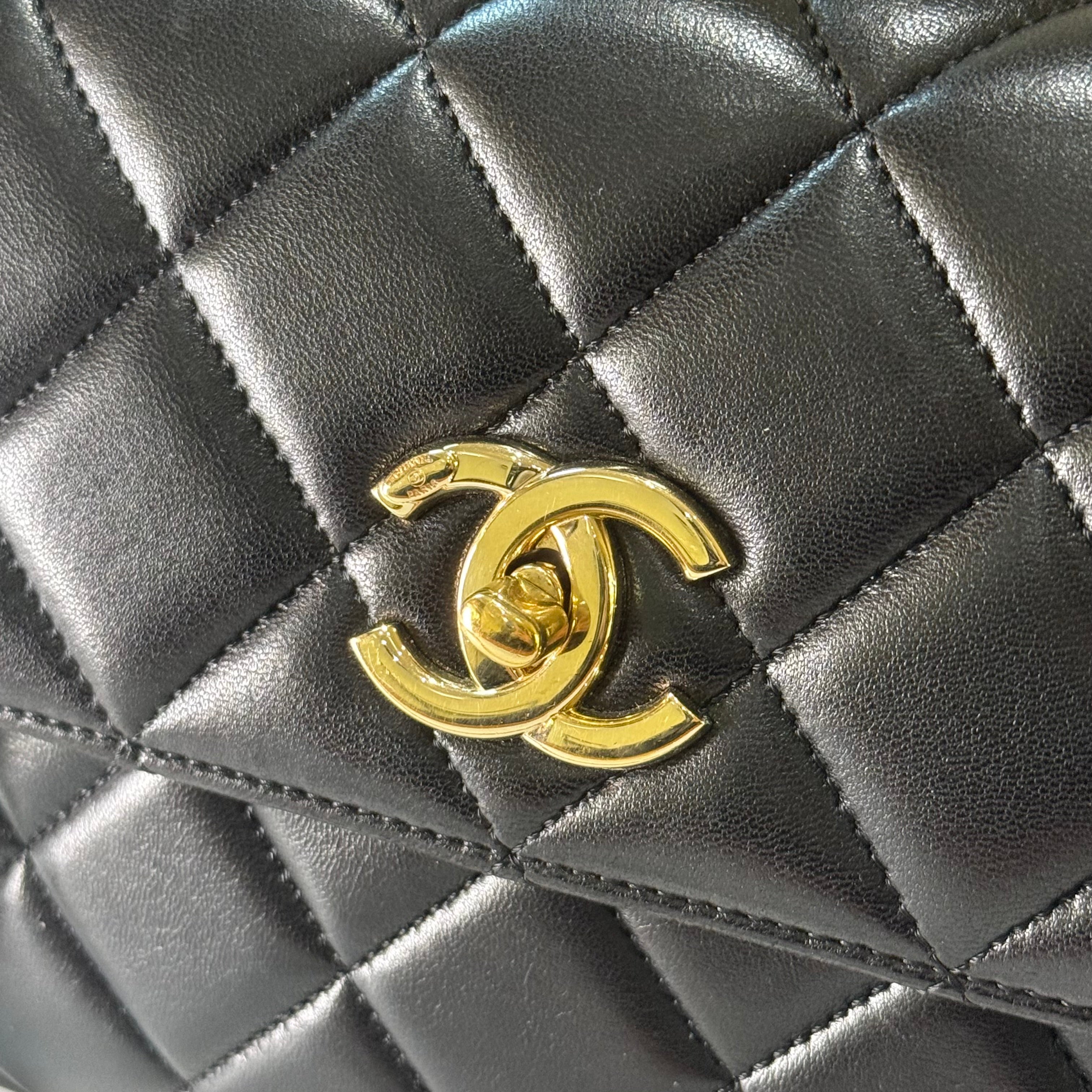 CHANEL FLAPBAG WITH HANDLE LAMBSKIN BLACK